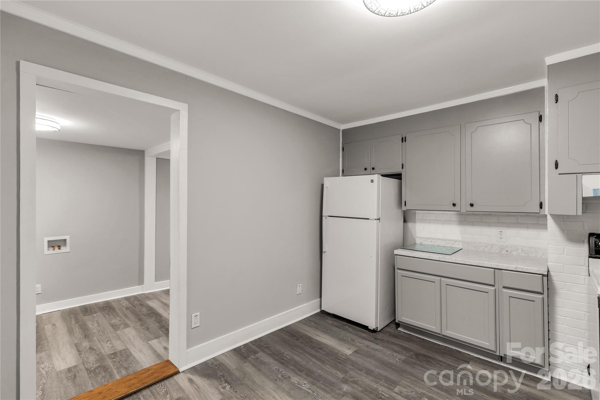 1250 Hampton Grace Avenue — Lancaster