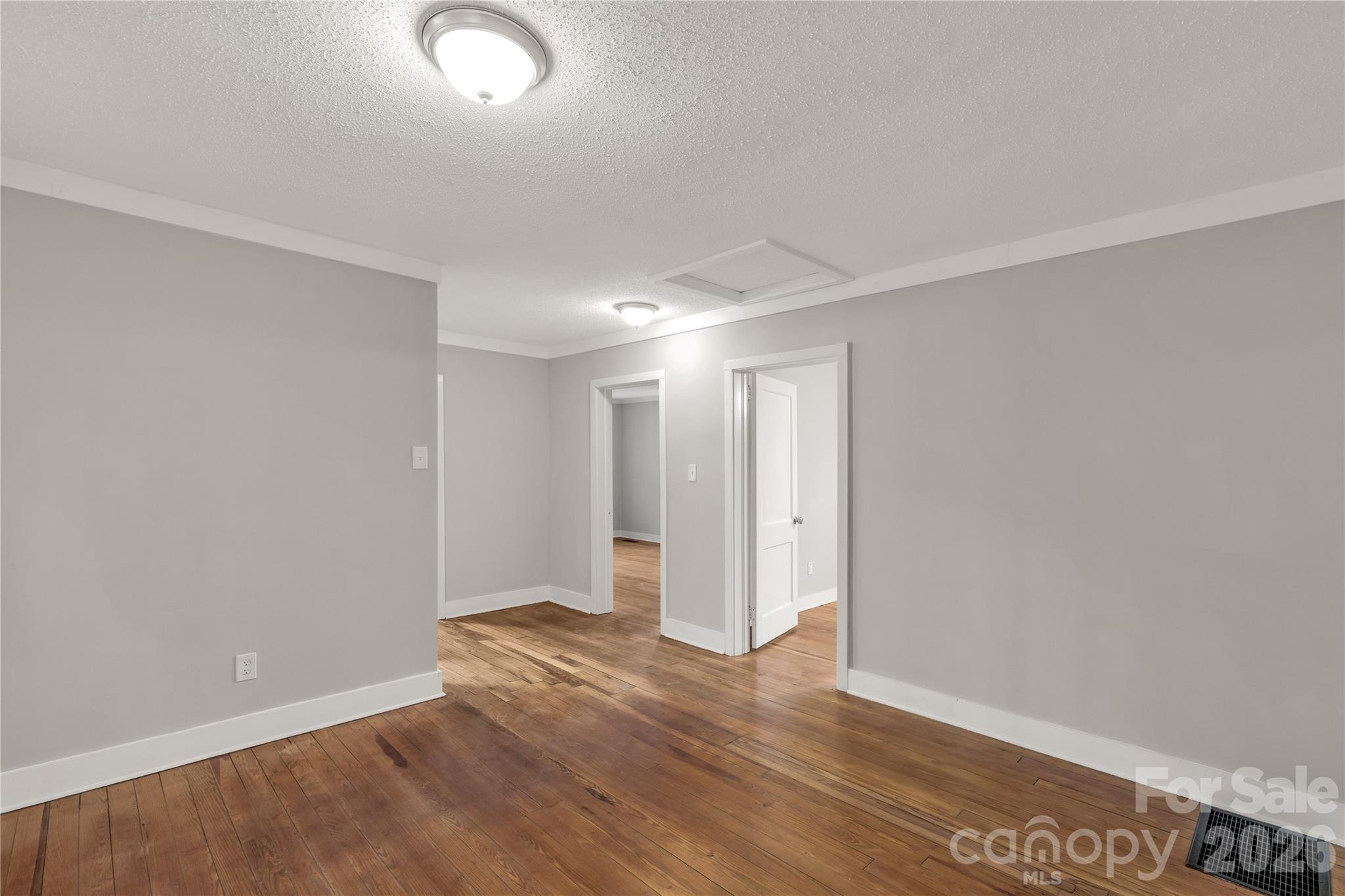 1250 Hampton Grace Avenue — Lancaster
