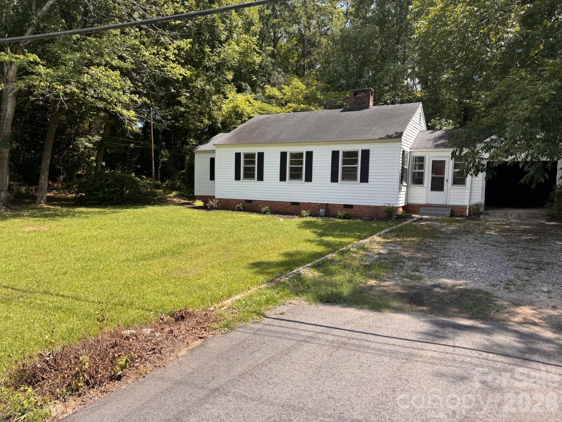 1250 Hampton Grace Avenue — Lancaster