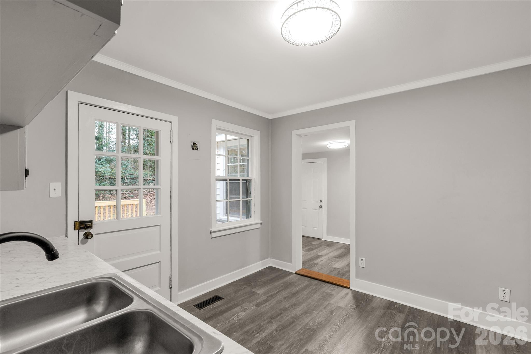 1250 Hampton Grace Avenue — Lancaster