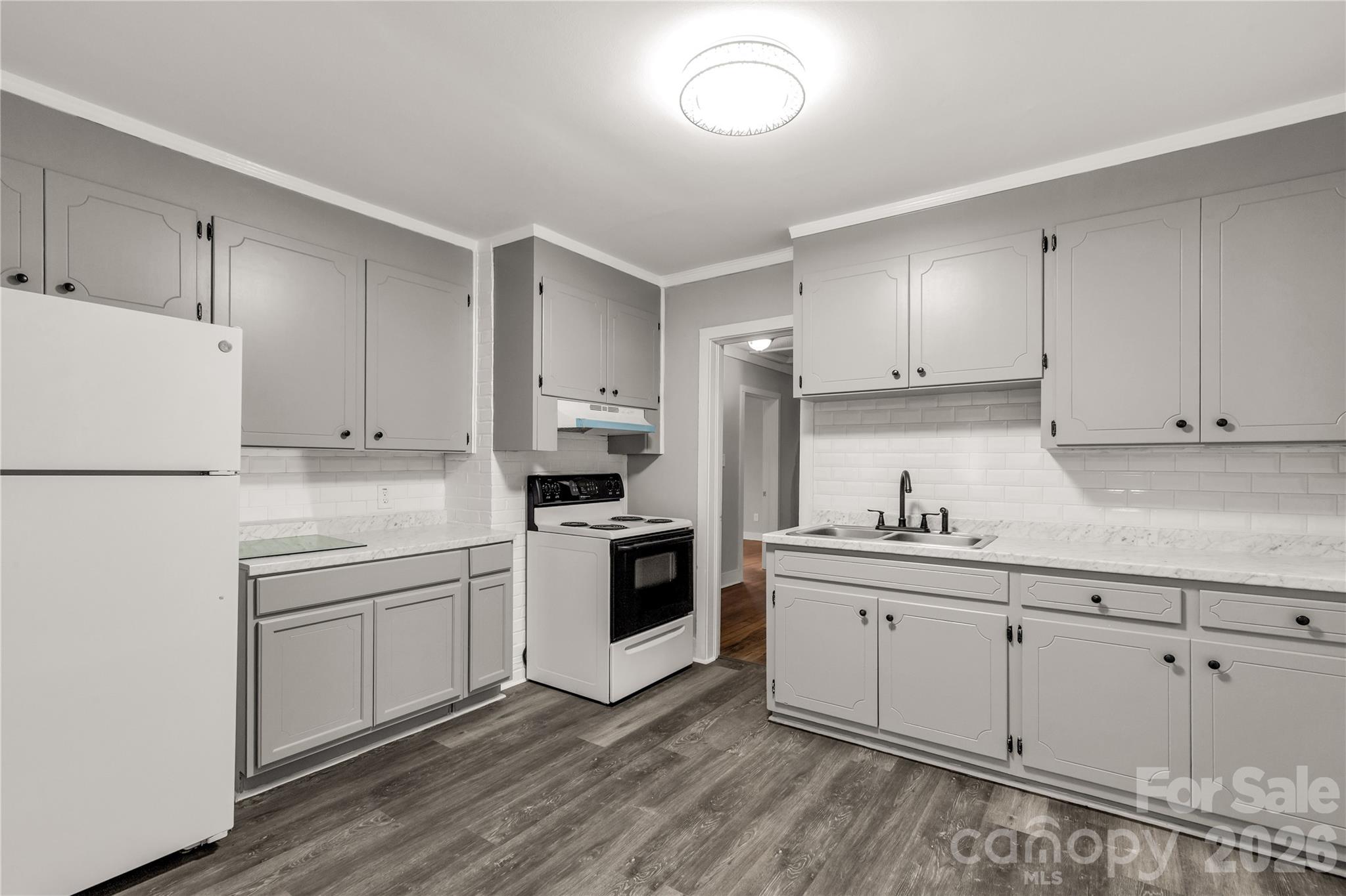 1250 Hampton Grace Avenue — Lancaster