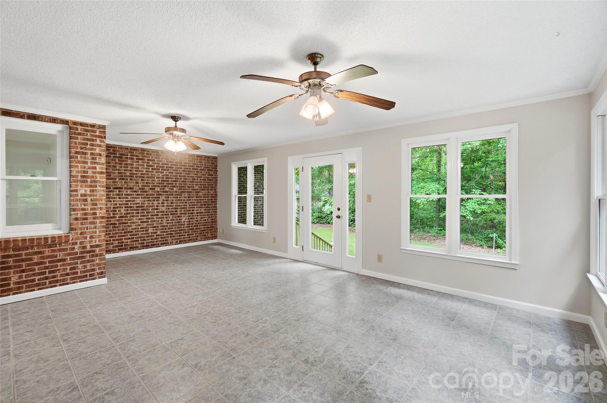 17047 Pond Road — Locust