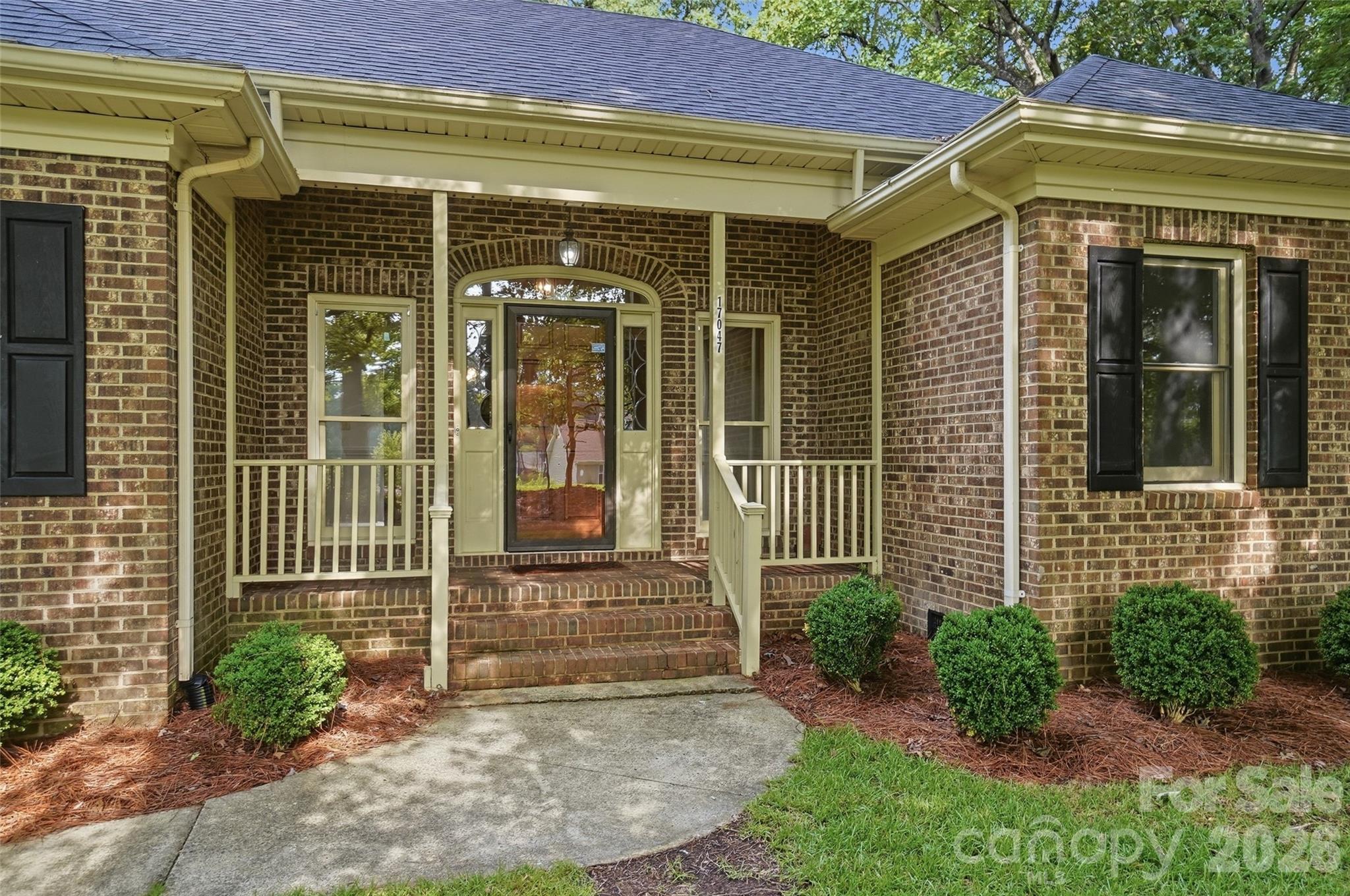 17047 Pond Road — Locust