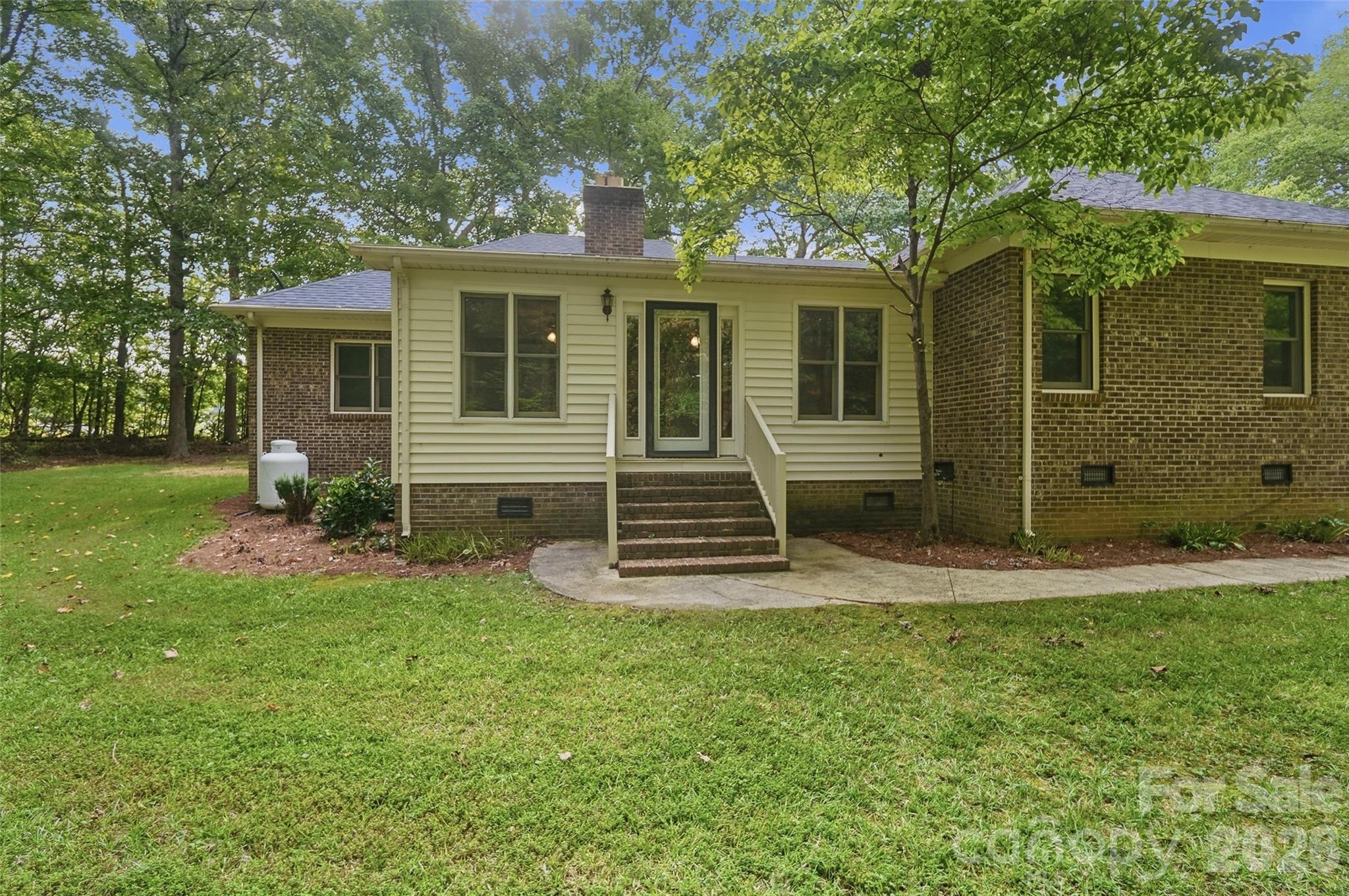 17047 Pond Road — Locust