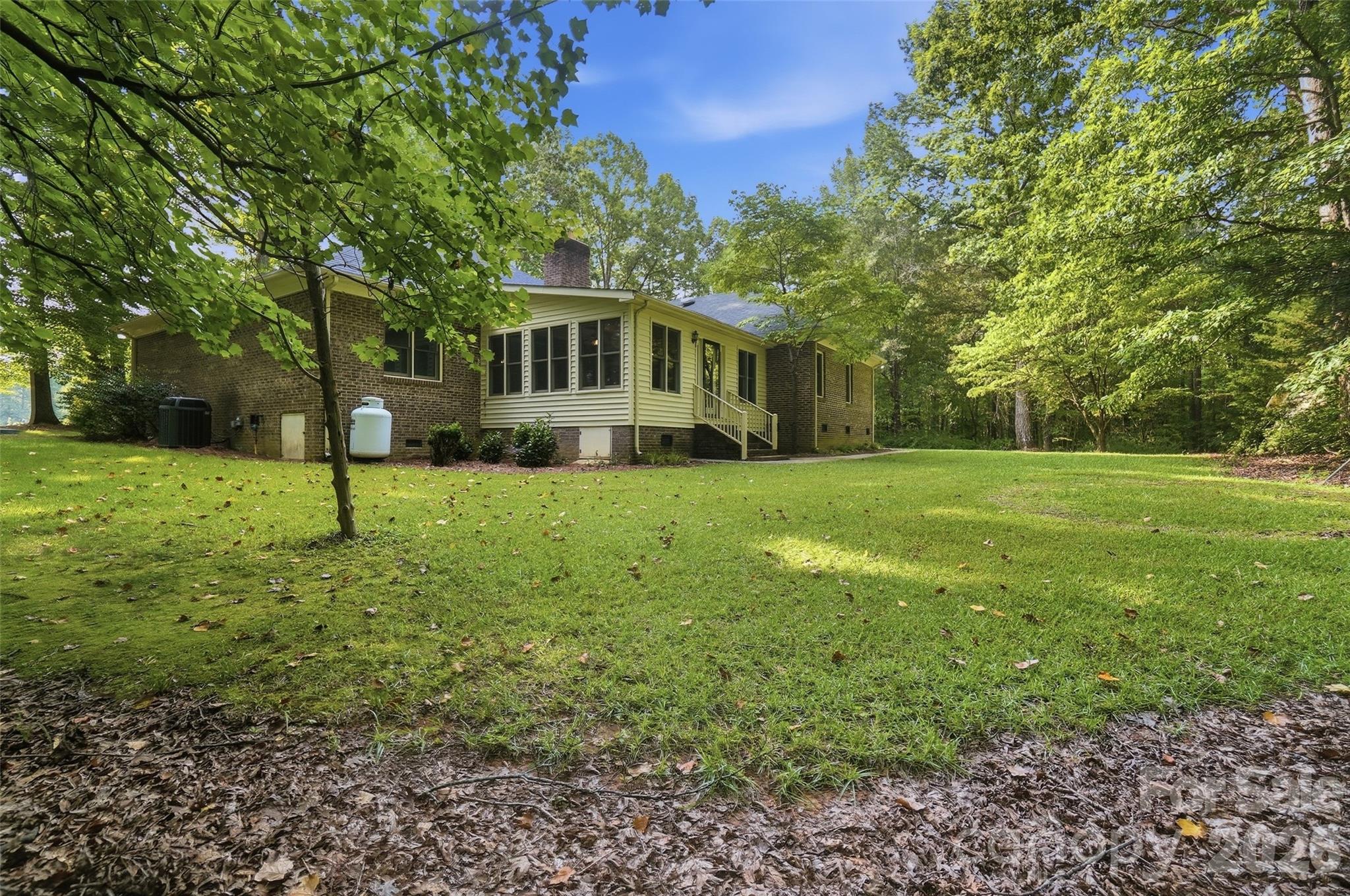 17047 Pond Road — Locust