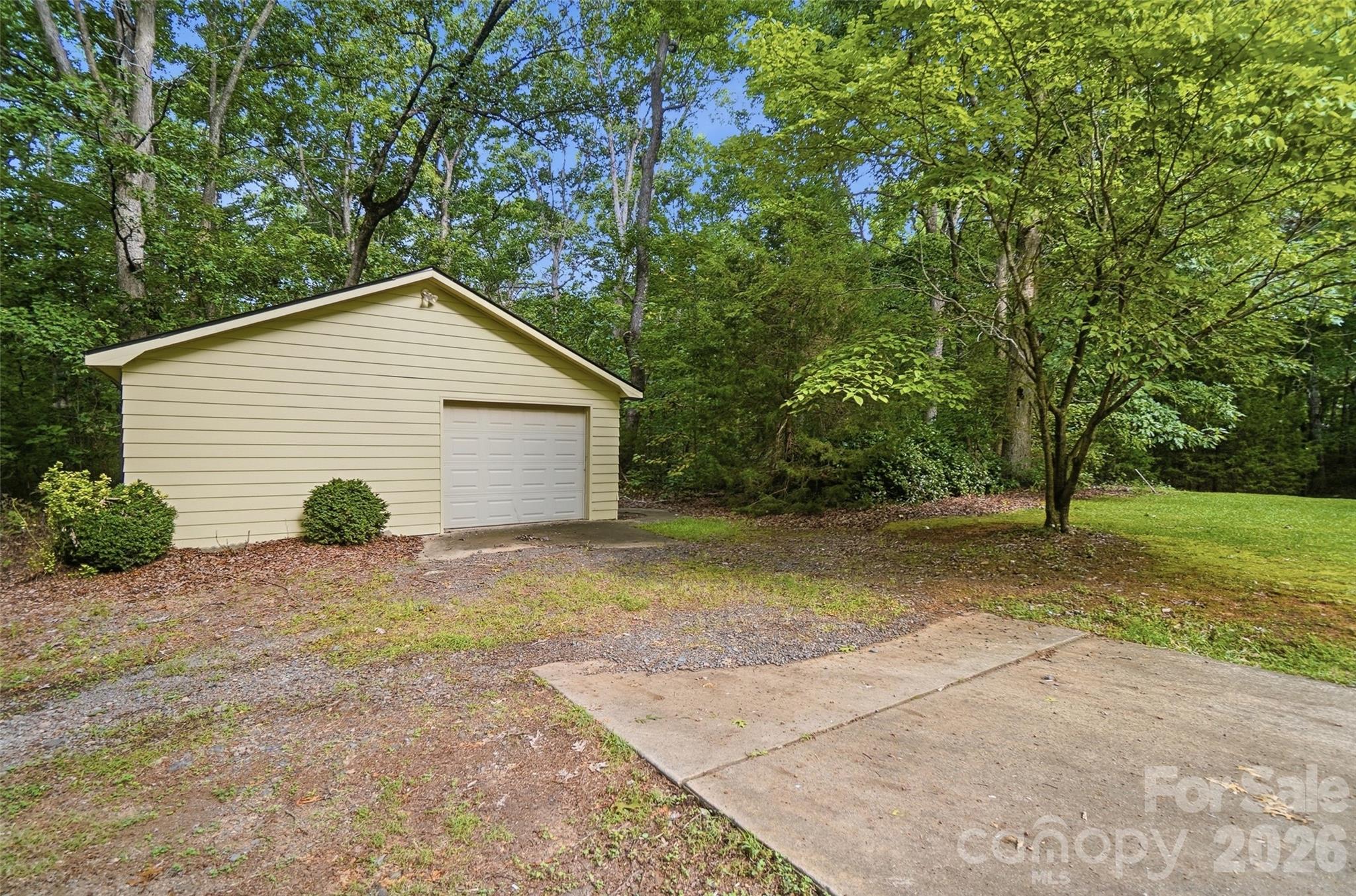 17047 Pond Road — Locust
