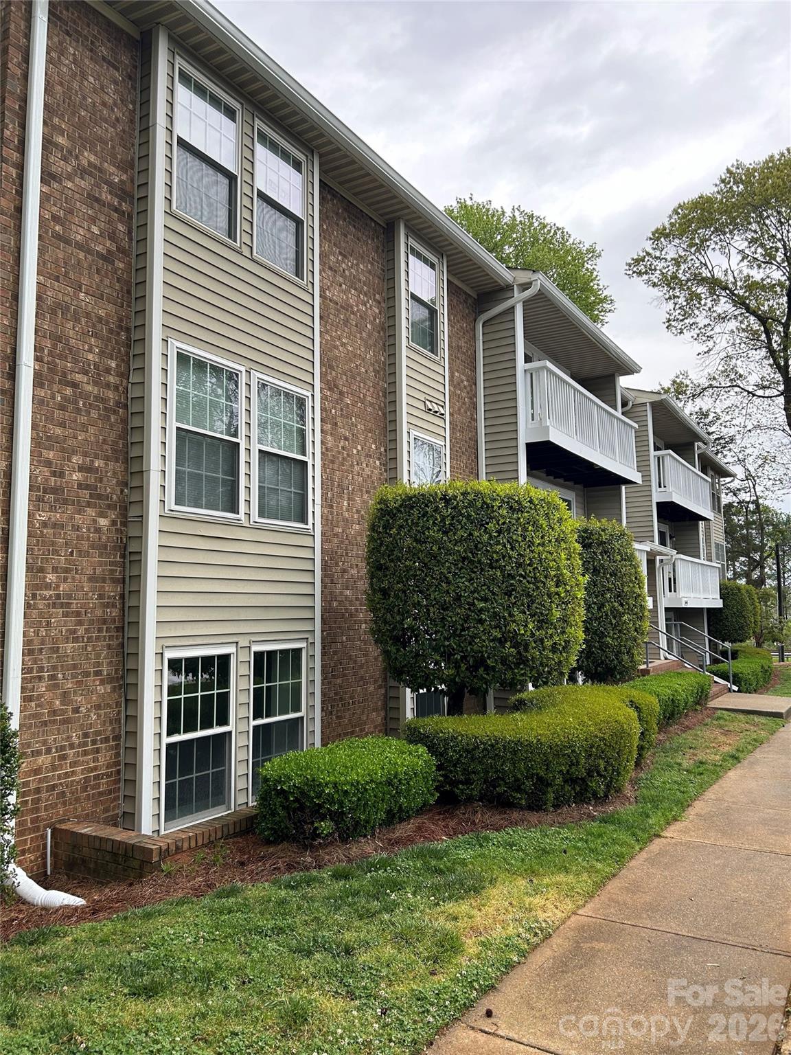 1645 Arlyn Circle #M — Charlotte