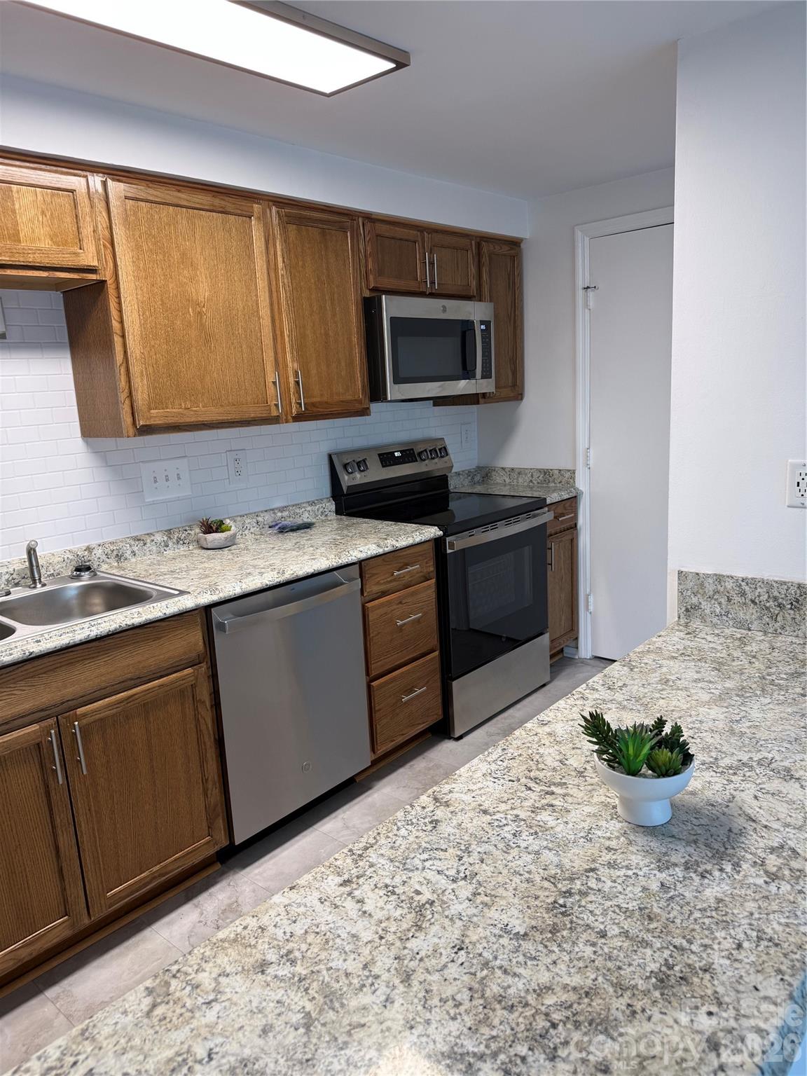 1645 Arlyn Circle #M — Charlotte