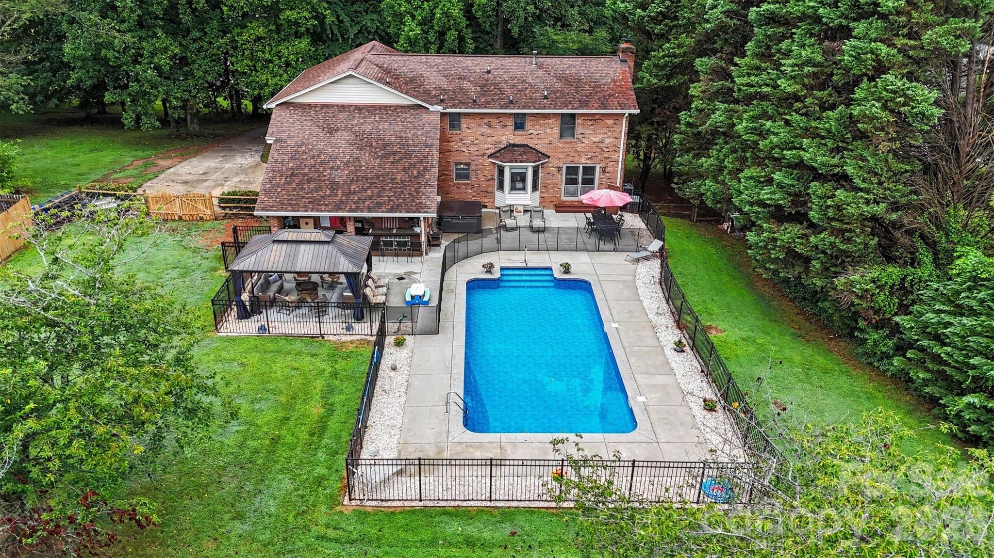 17016 Knoxwood Drive — Huntersville