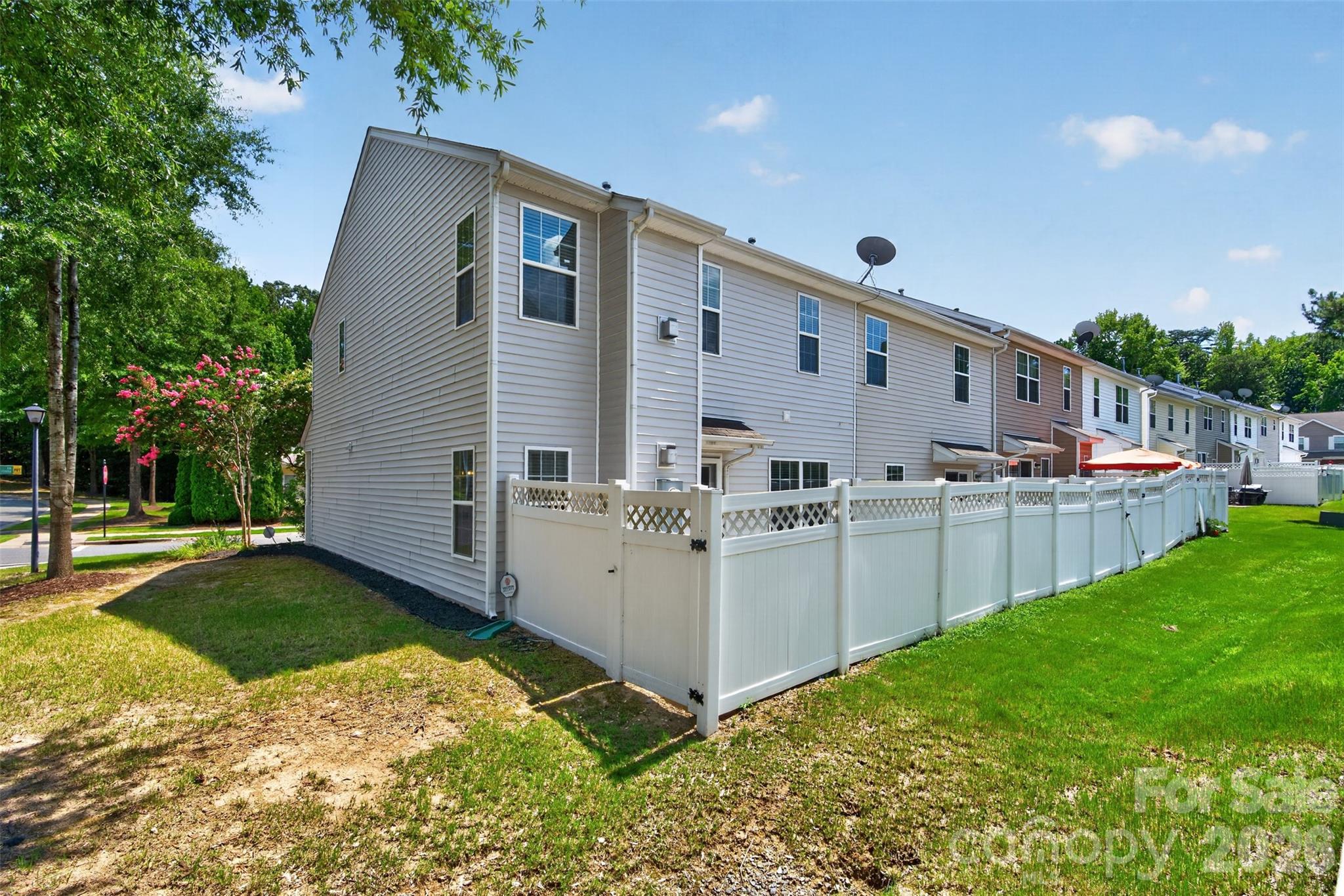 13904 Singleleaf Lane — Charlotte