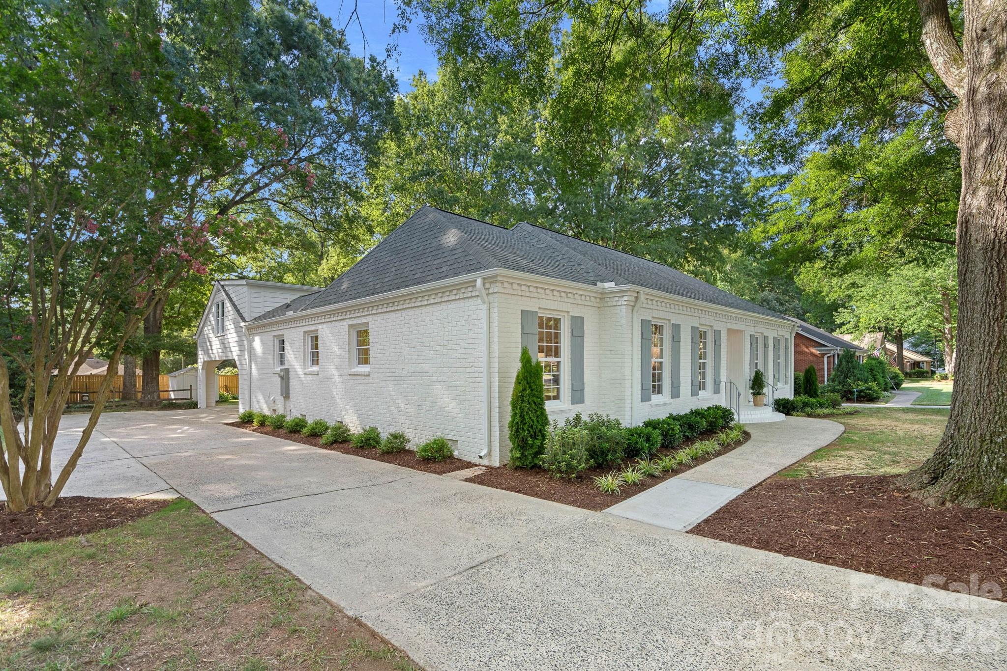 1100 Braeburn Road — Charlotte