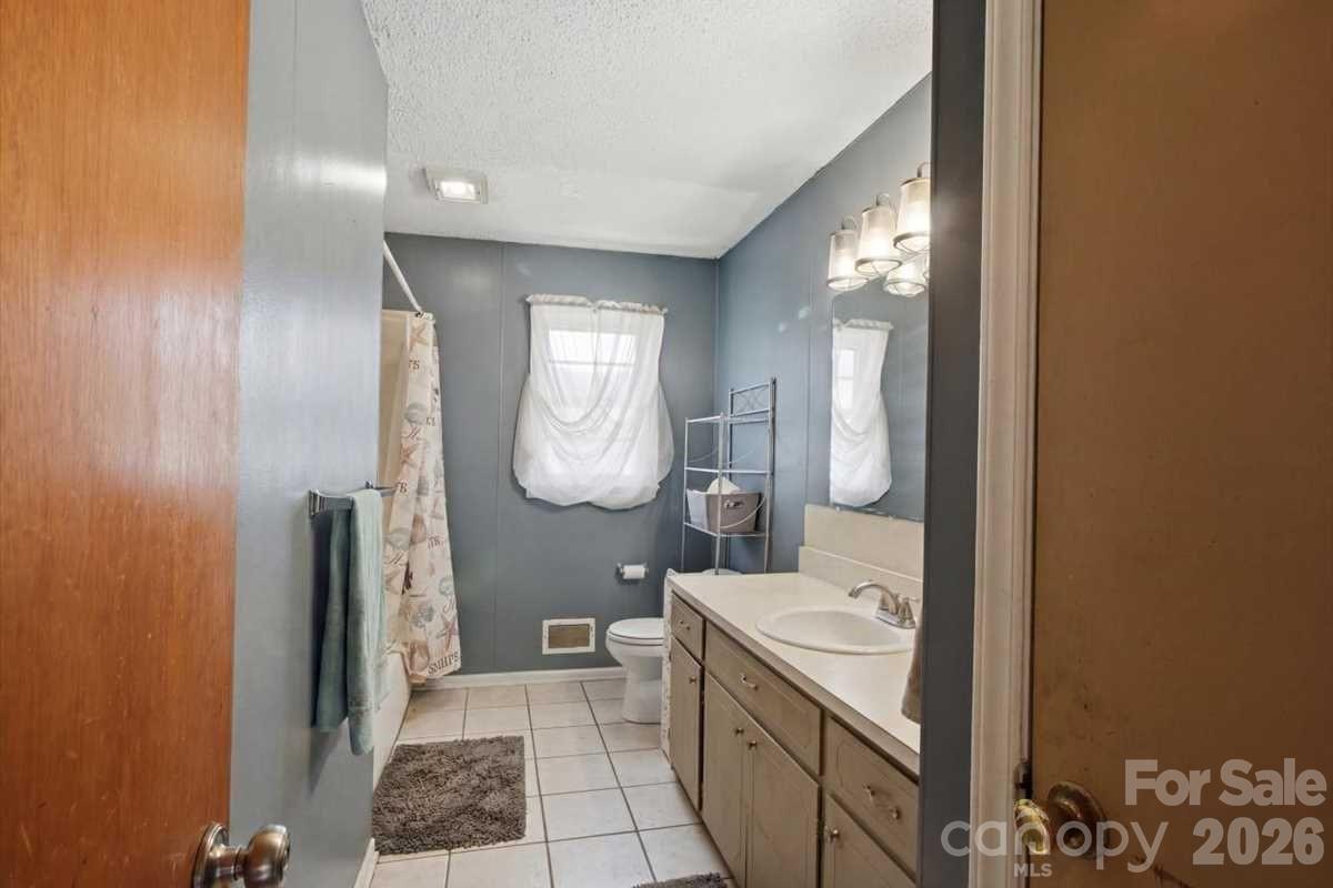 990 Colonial Drive — China Grove