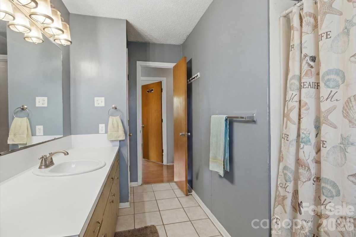 990 Colonial Drive — China Grove