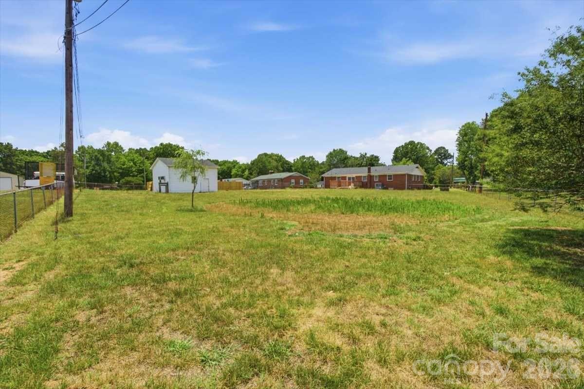 990 Colonial Drive — China Grove
