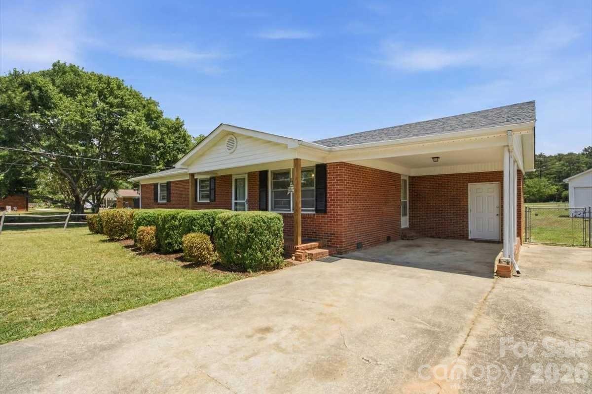 990 Colonial Drive — China Grove