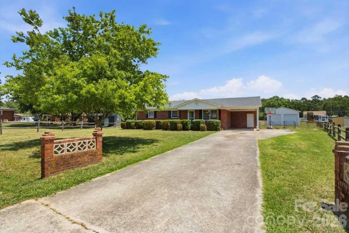 990 Colonial Drive — China Grove