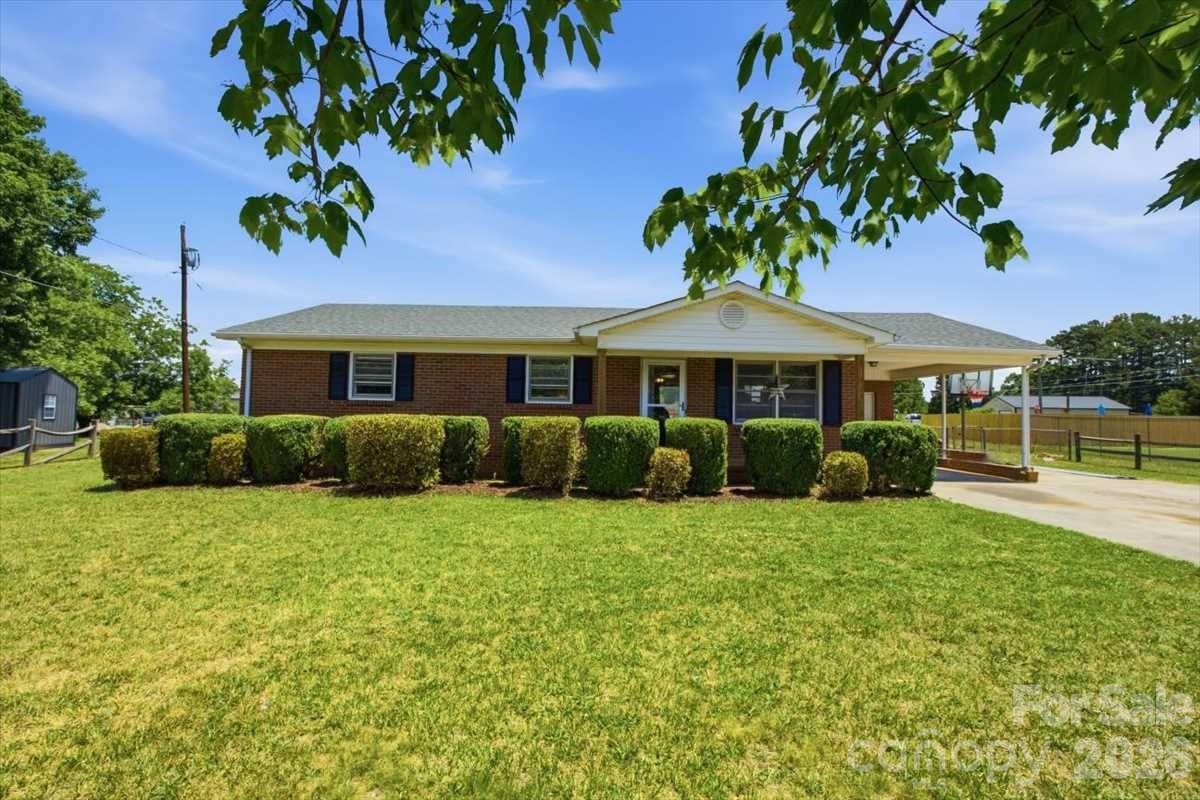 990 Colonial Drive — China Grove