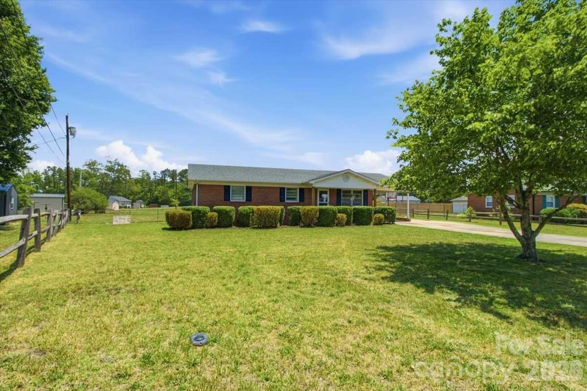 990 Colonial Drive — China Grove