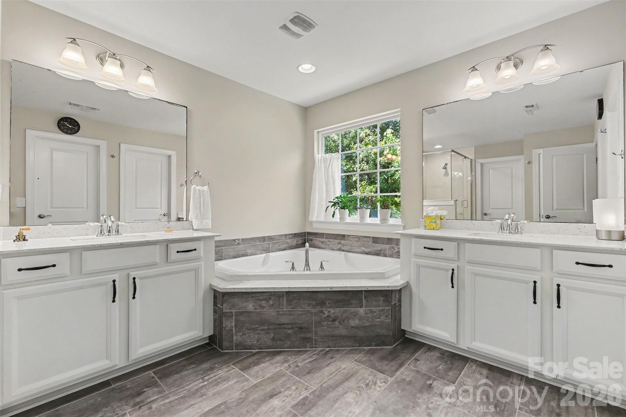 9014 Manor Oak Court — Charlotte