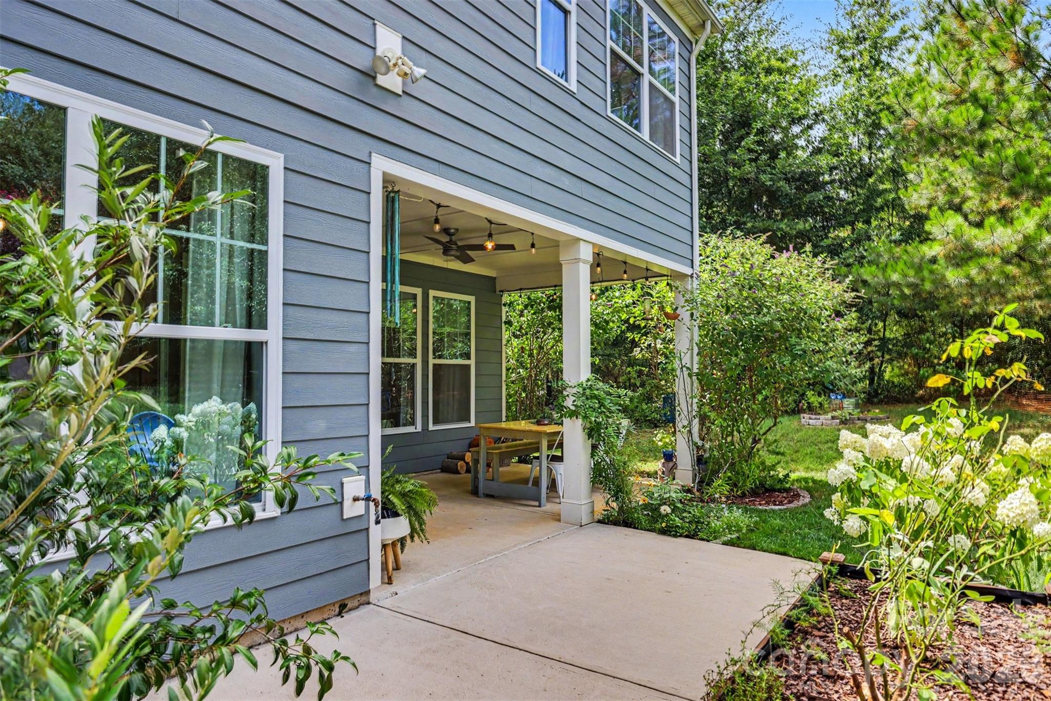 9014 Manor Oak Court — Charlotte