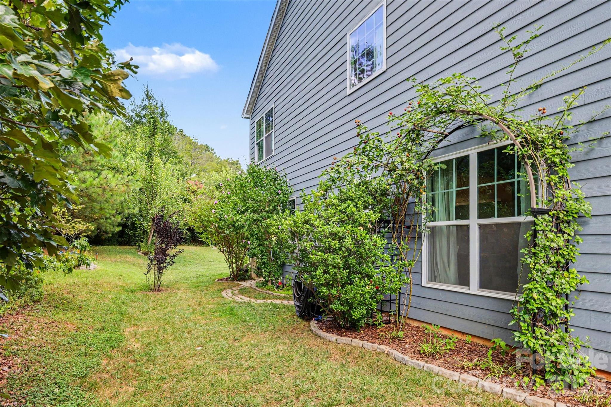 9014 Manor Oak Court — Charlotte