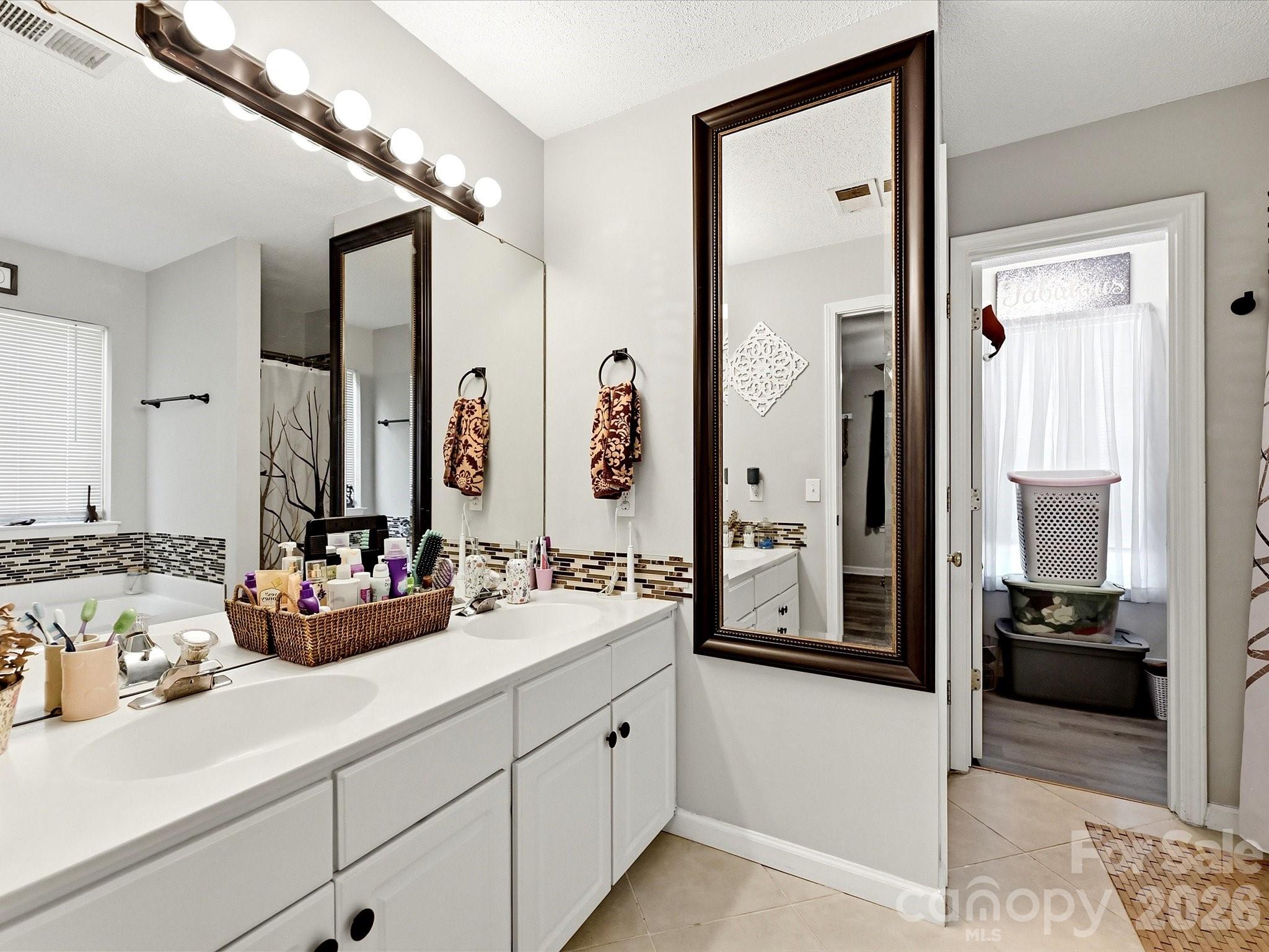 100 Aylesbury Lane — Indian Trail