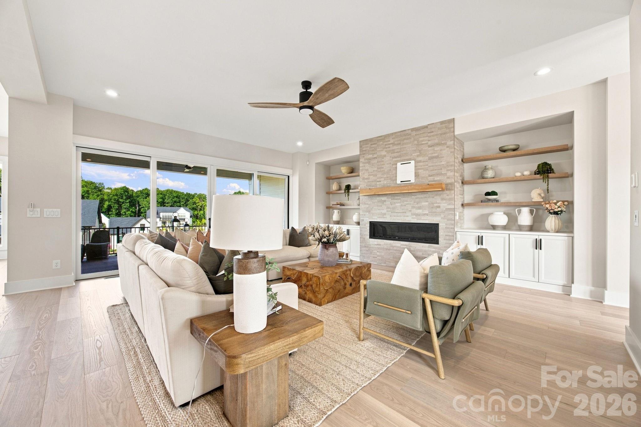 1121 Mesa Way #43 — Marvin