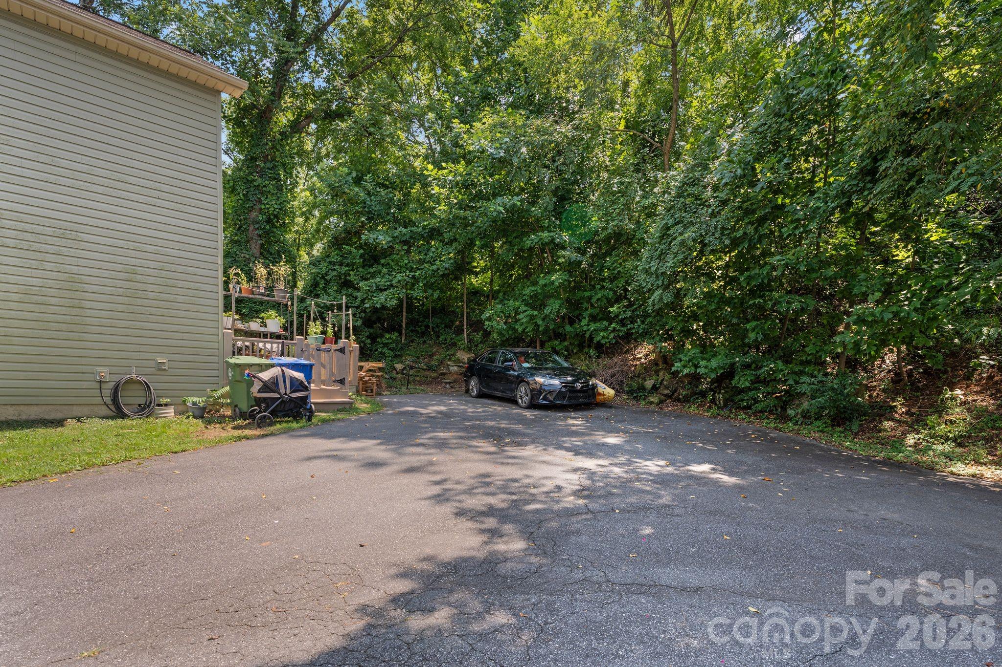 18 Old West Chapel Road — Asheville