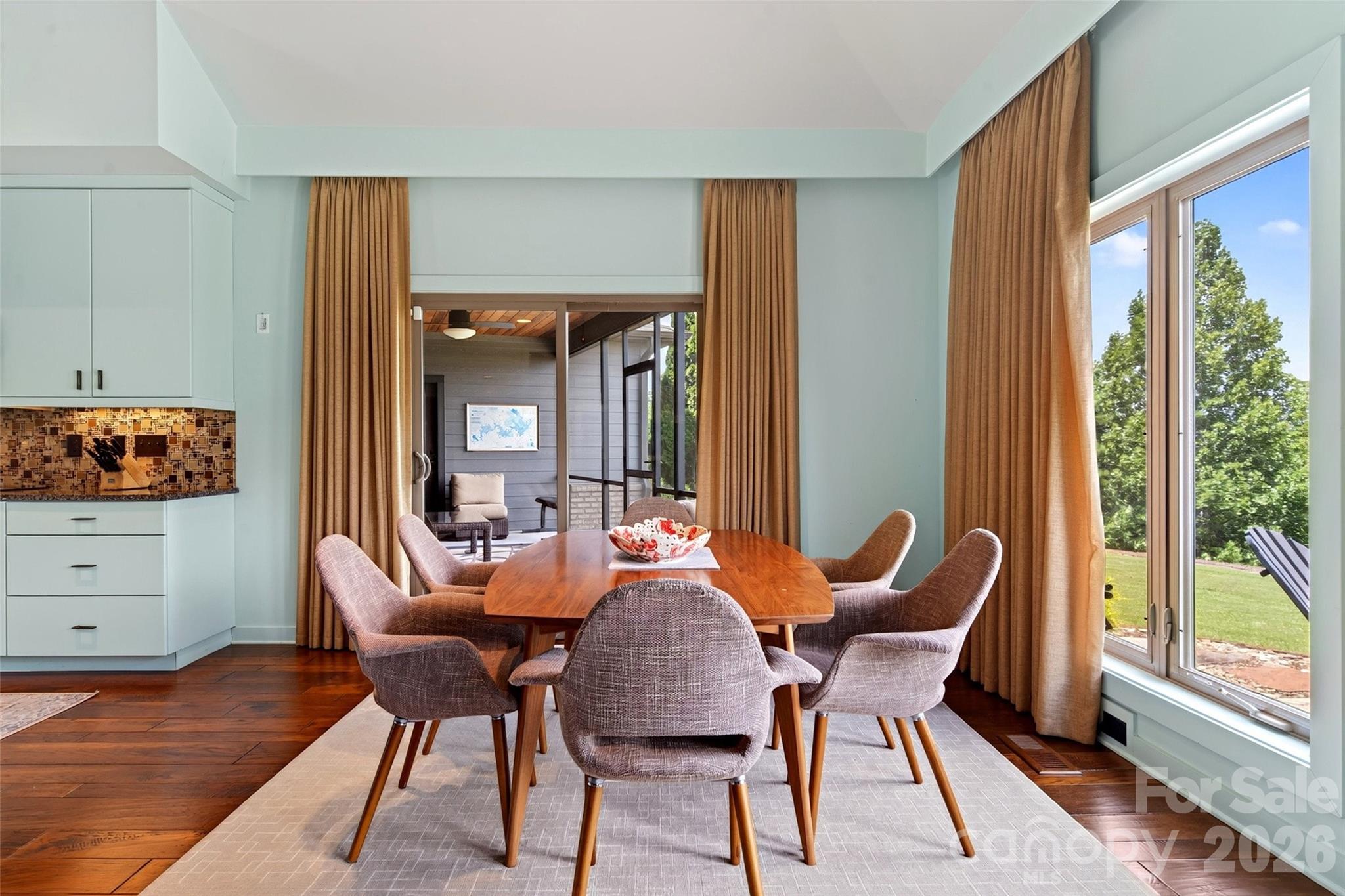 362 Captains Drive — Nebo