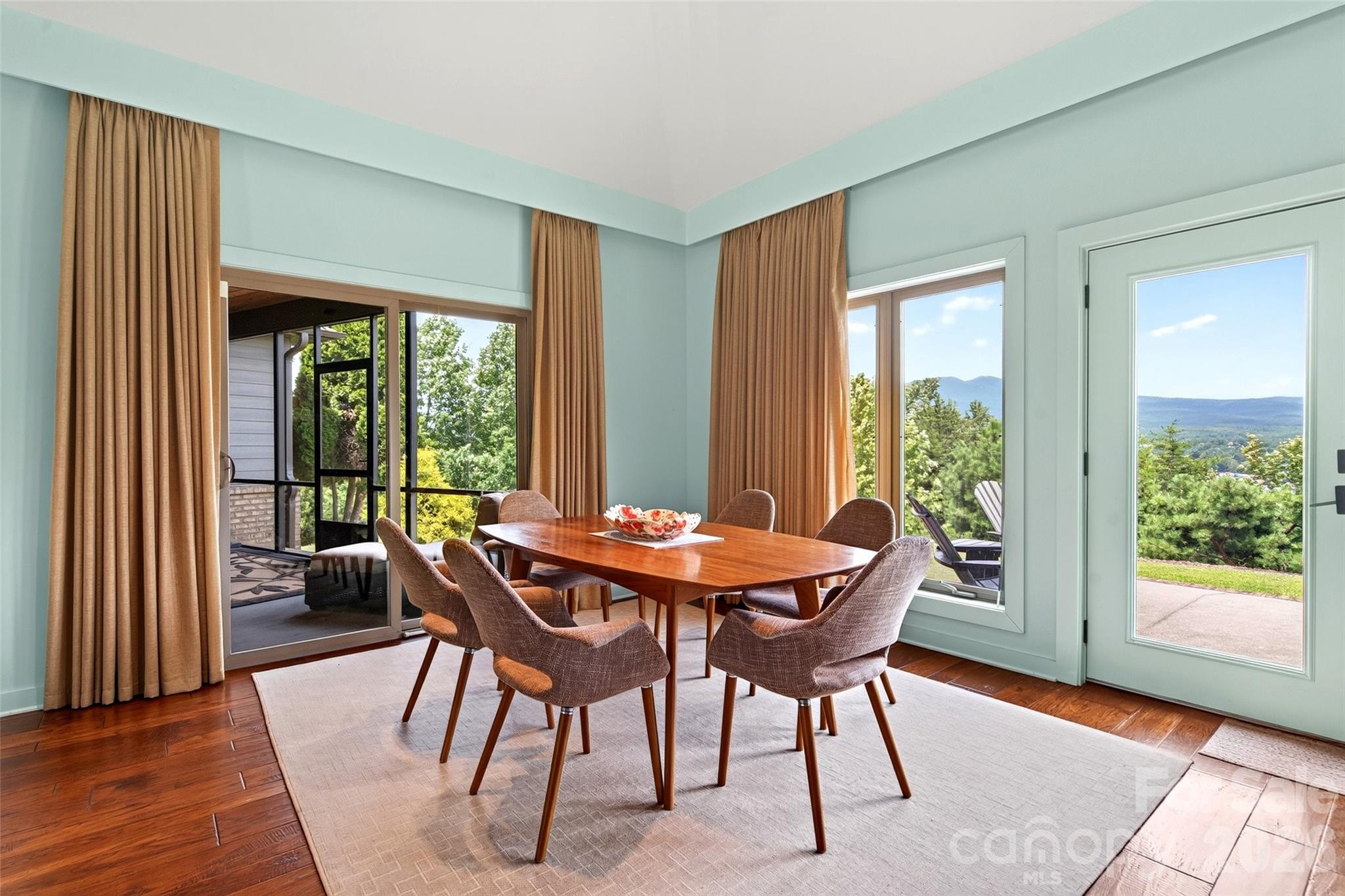362 Captains Drive — Nebo