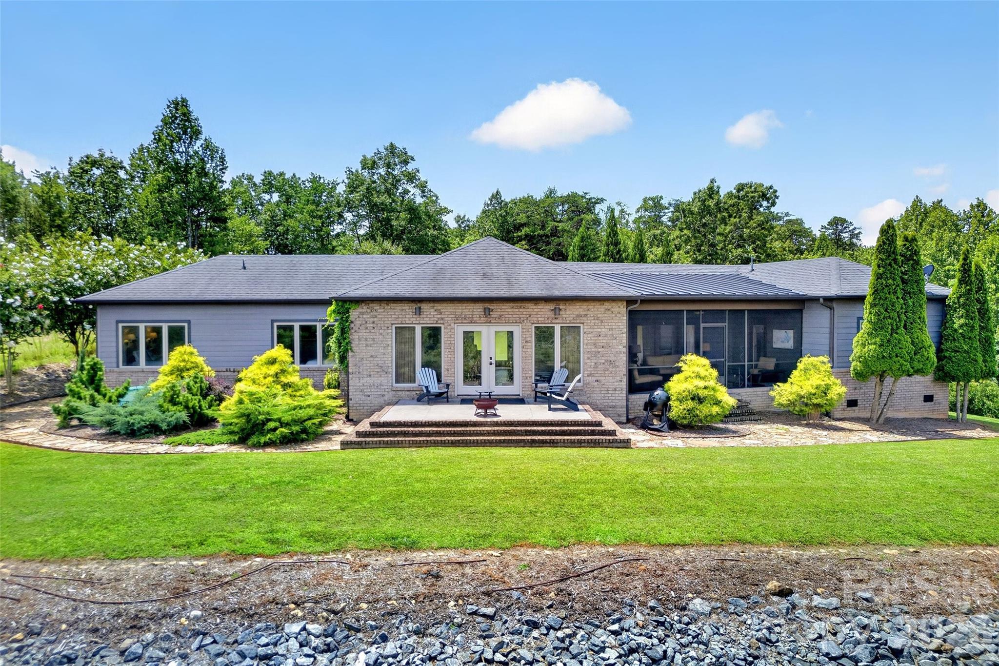 362 Captains Drive — Nebo
