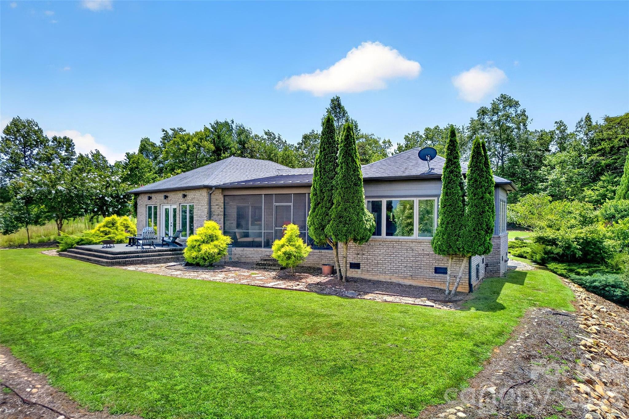 362 Captains Drive — Nebo