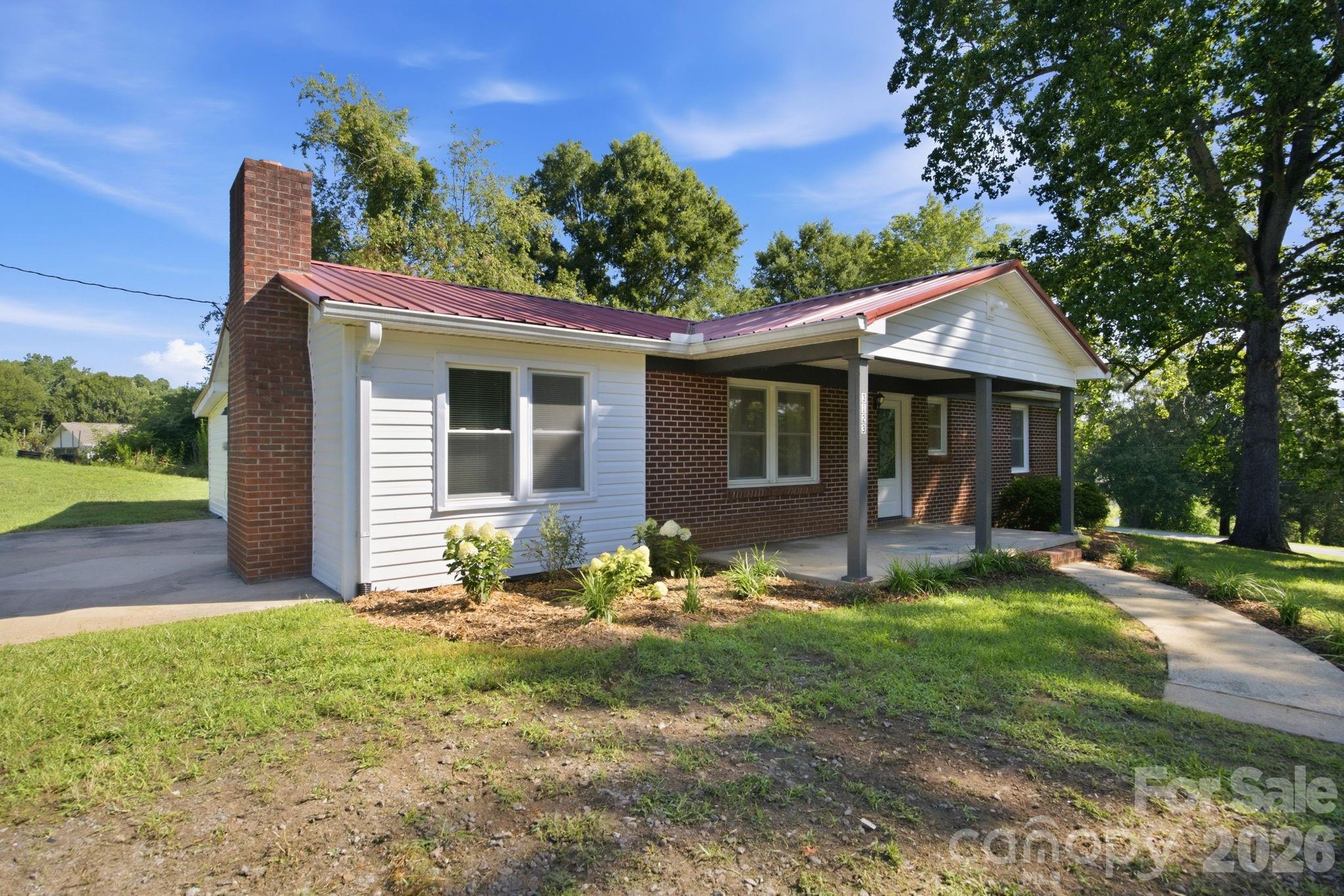 3123 Castle Avenue — Hickory
