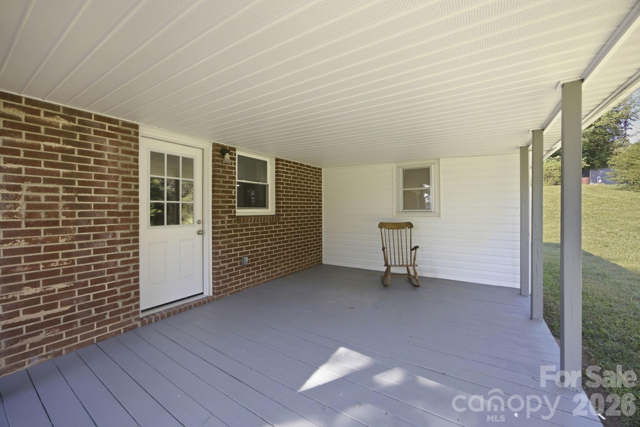 3123 Castle Avenue — Hickory