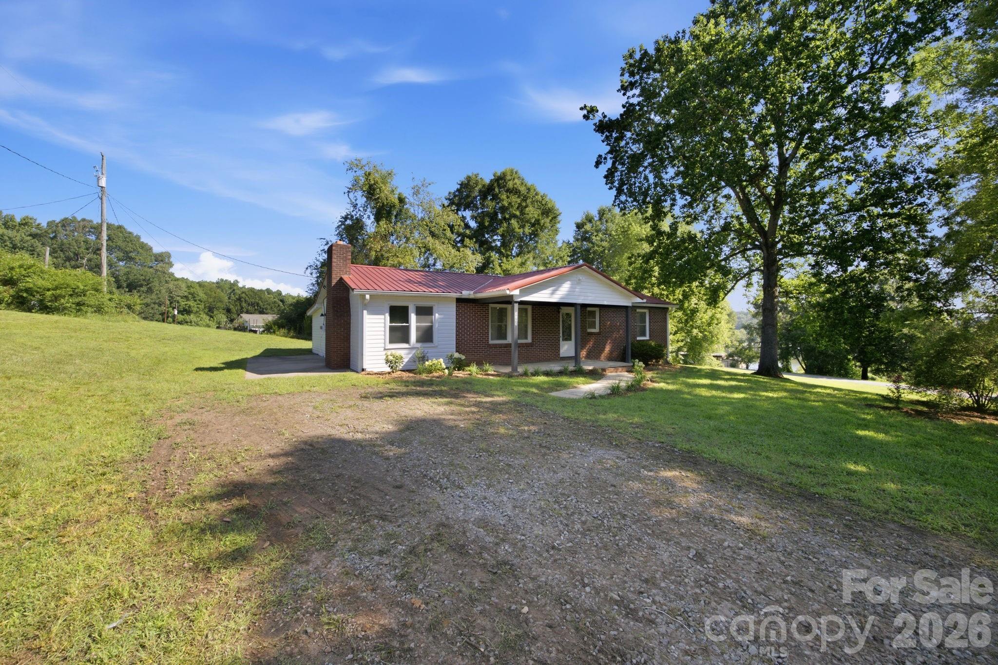 3123 Castle Avenue — Hickory