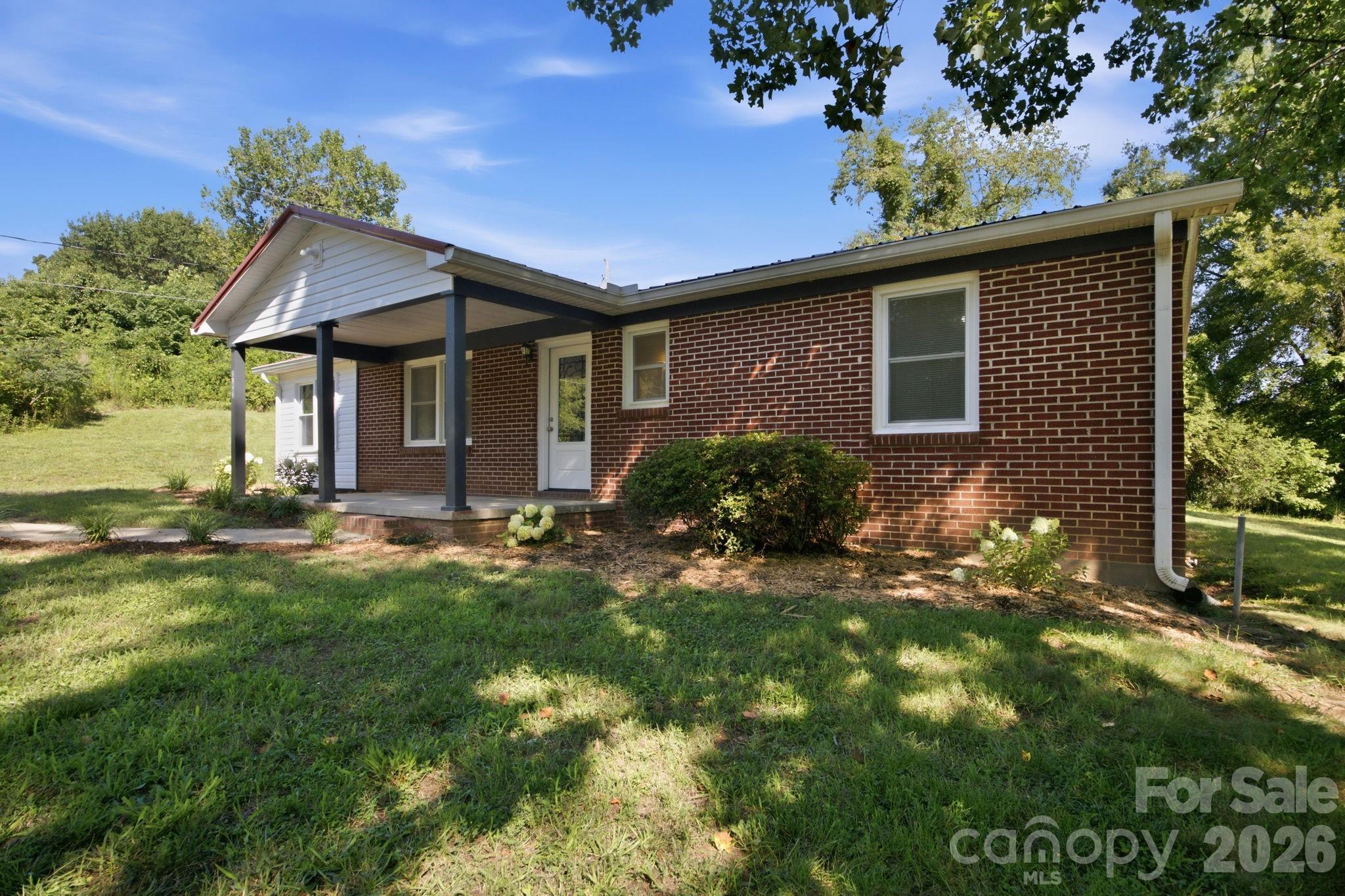 3123 Castle Avenue — Hickory