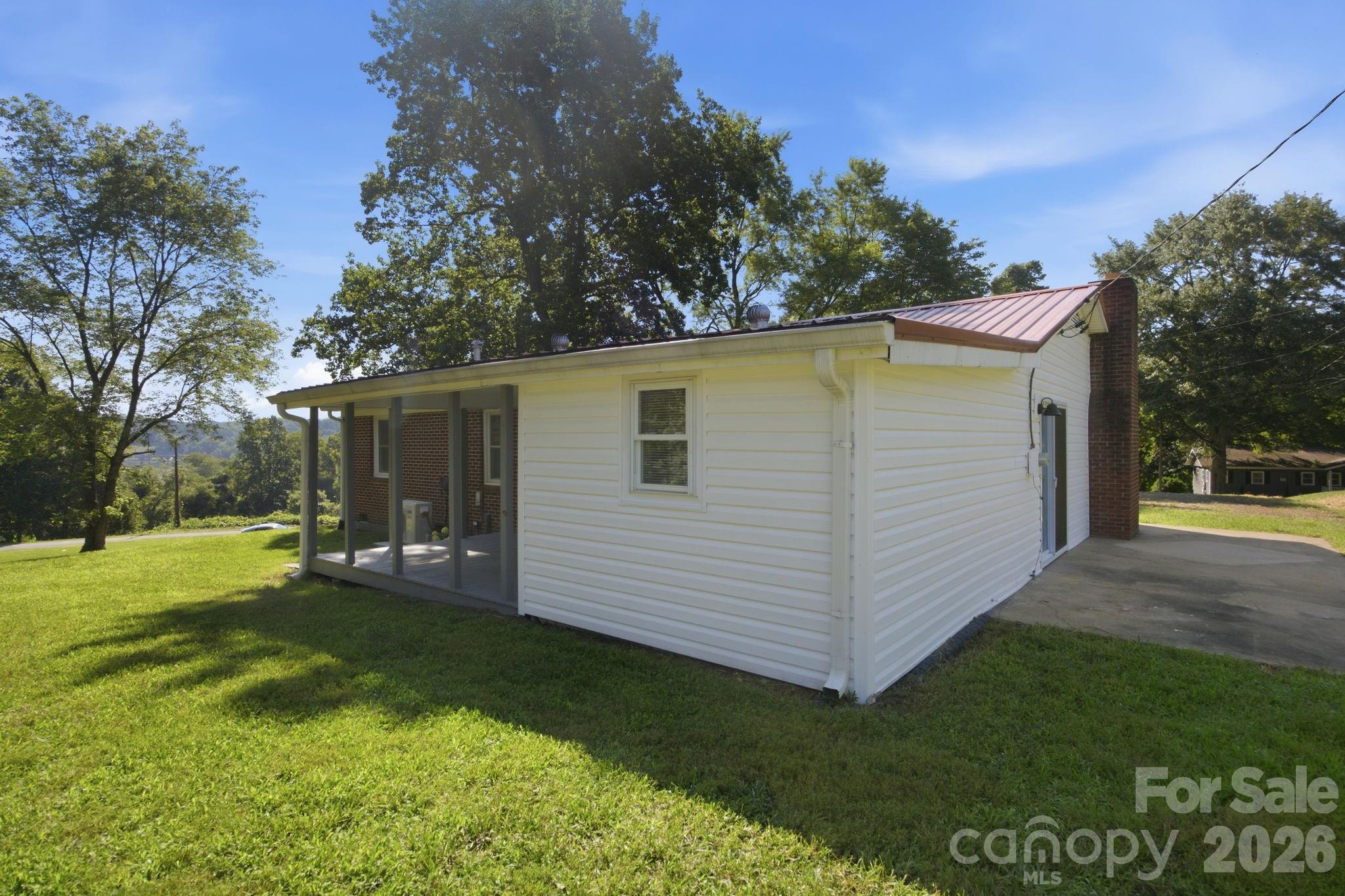 3123 Castle Avenue — Hickory