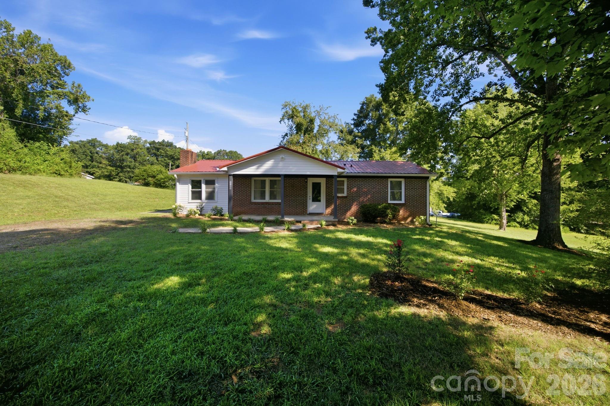 3123 Castle Avenue — Hickory