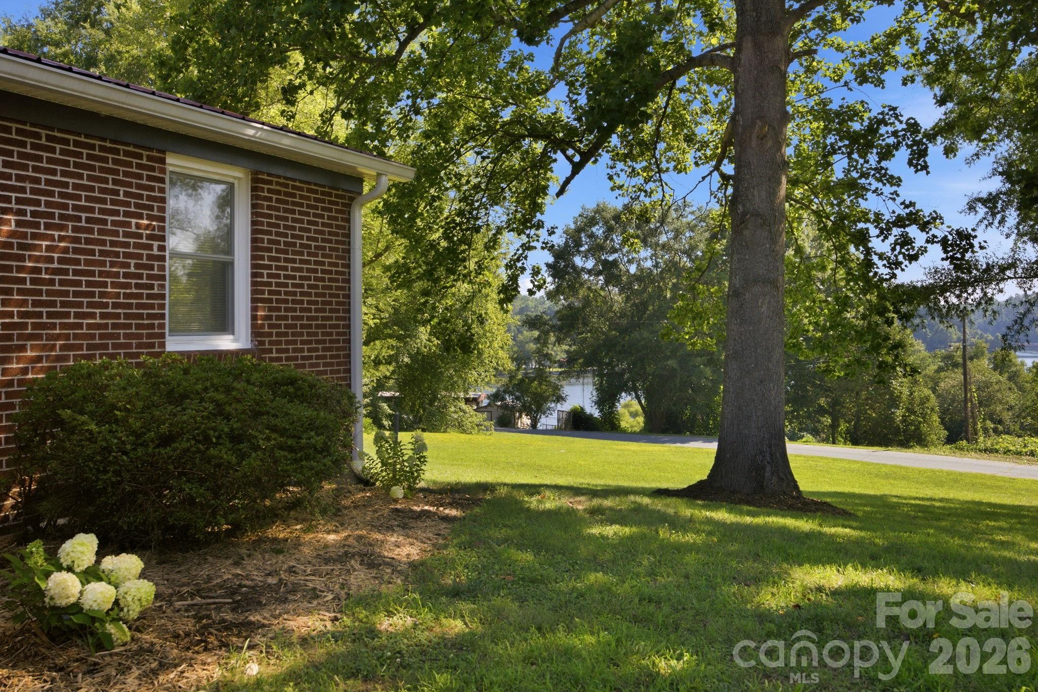 3123 Castle Avenue — Hickory