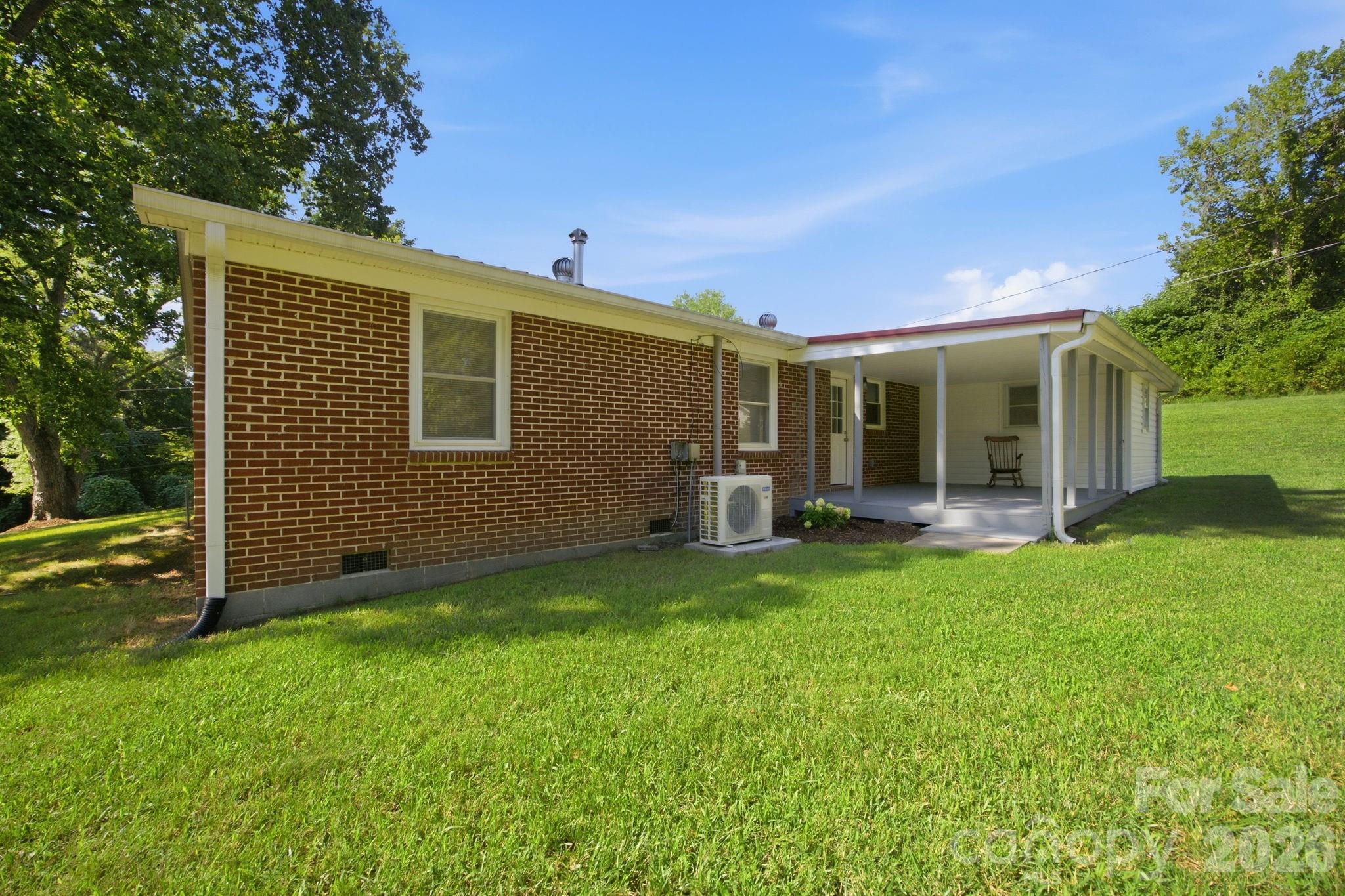 3123 Castle Avenue — Hickory