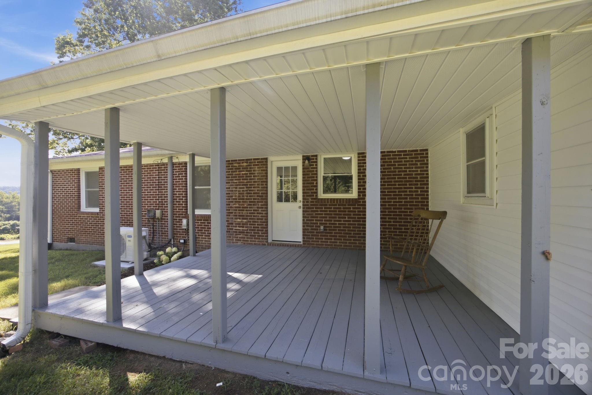 3123 Castle Avenue — Hickory
