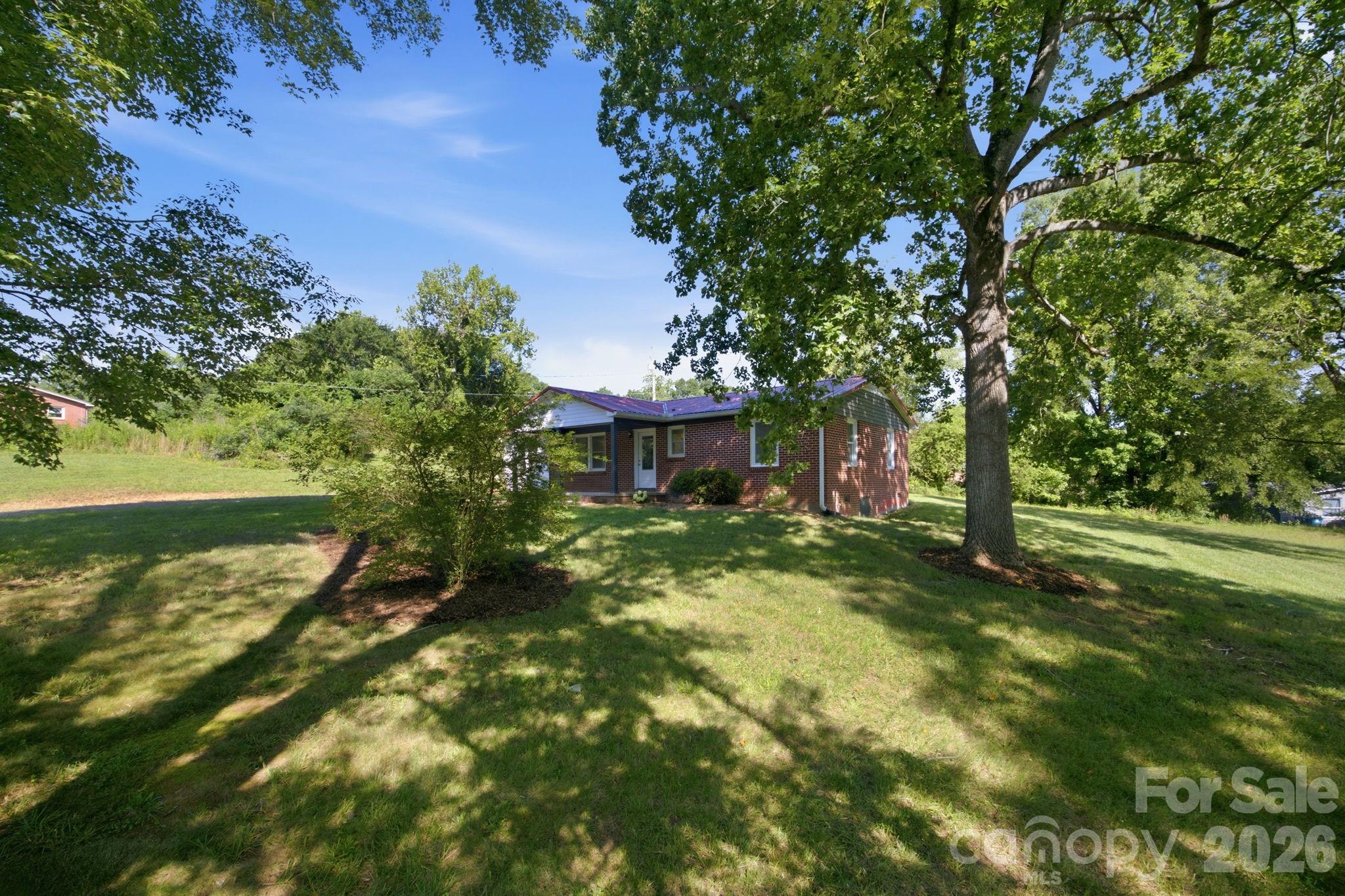 3123 Castle Avenue — Hickory