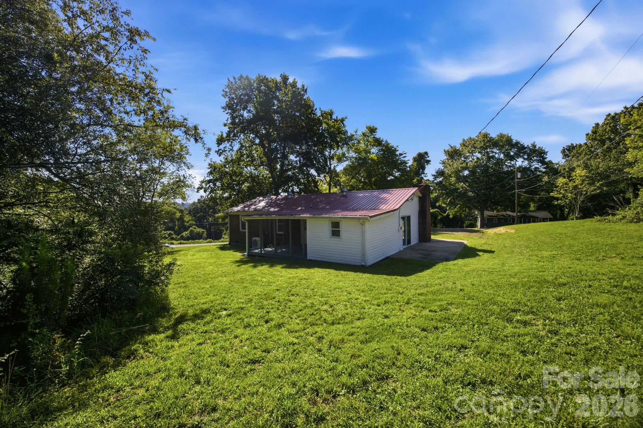 3123 Castle Avenue — Hickory