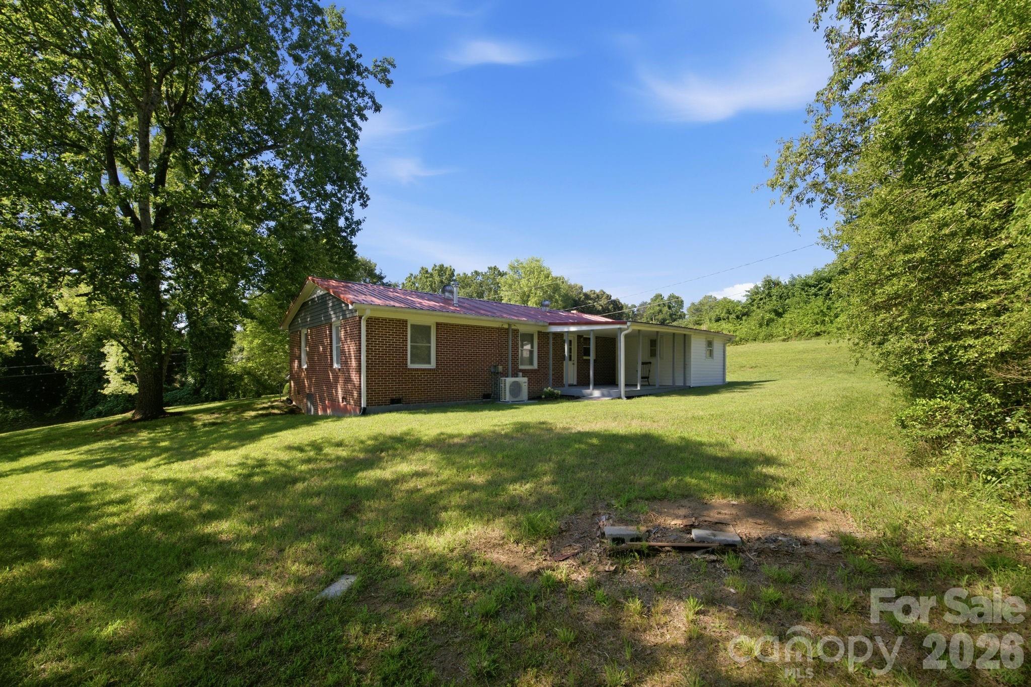 3123 Castle Avenue — Hickory
