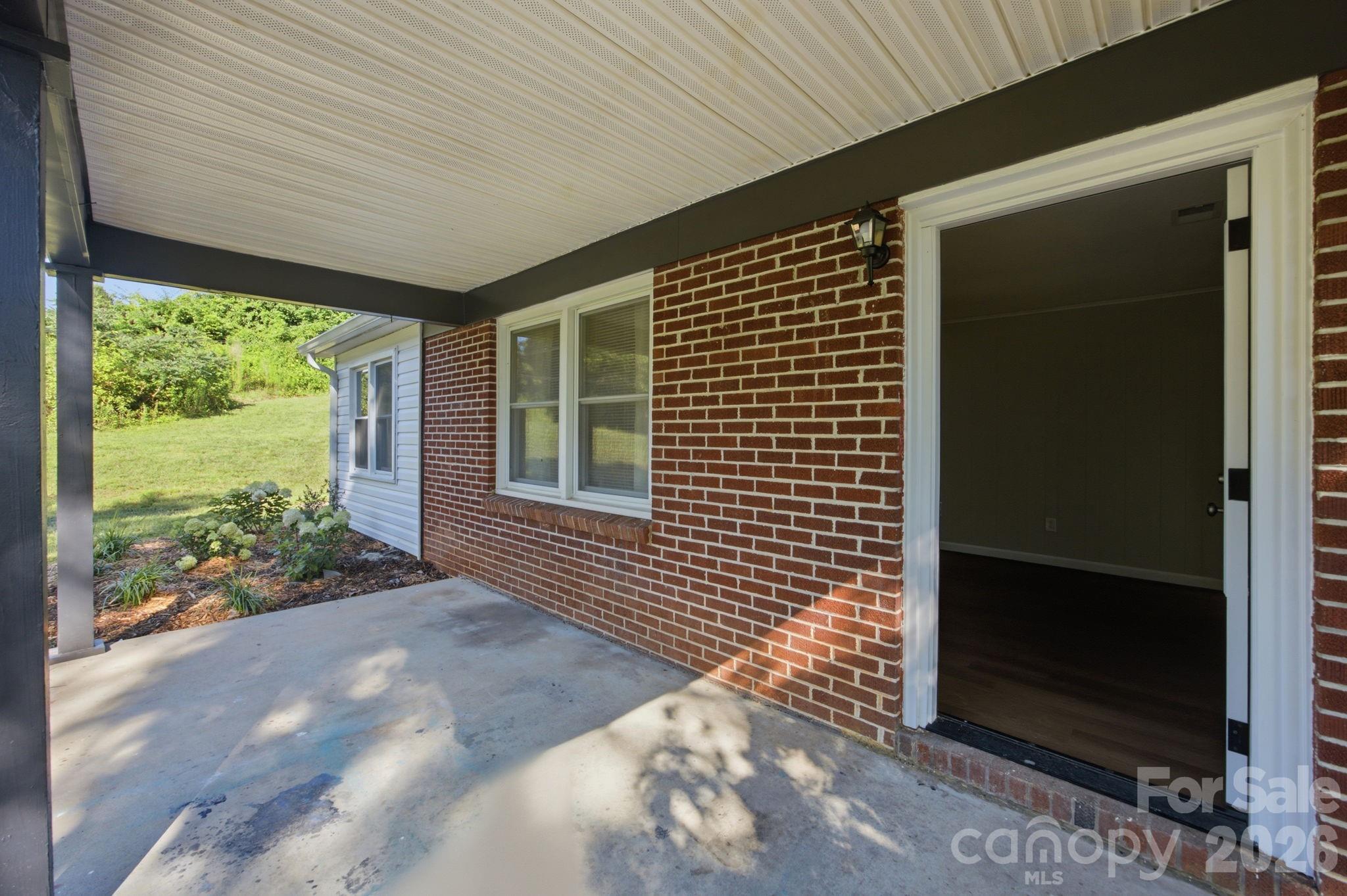 3123 Castle Avenue — Hickory