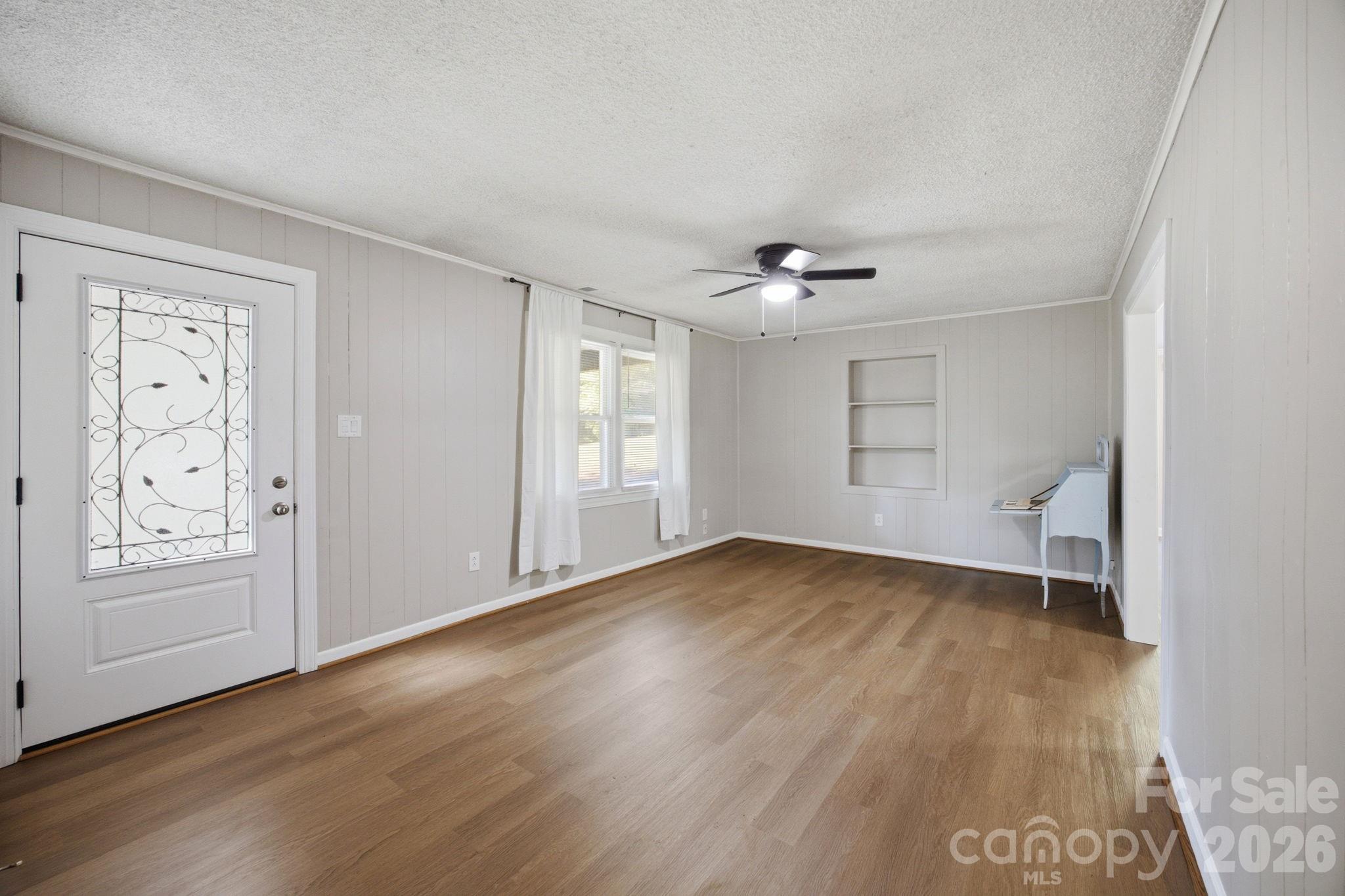 3123 Castle Avenue — Hickory