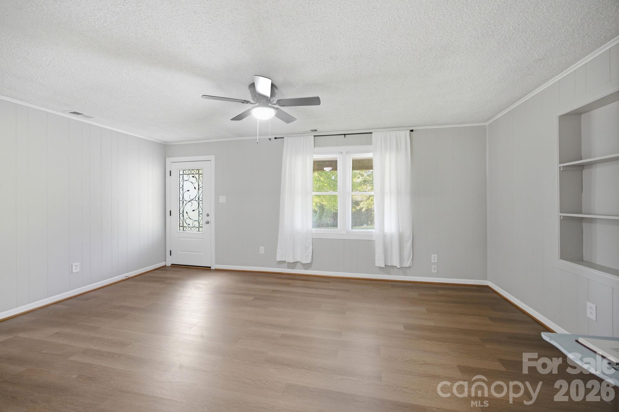 3123 Castle Avenue — Hickory