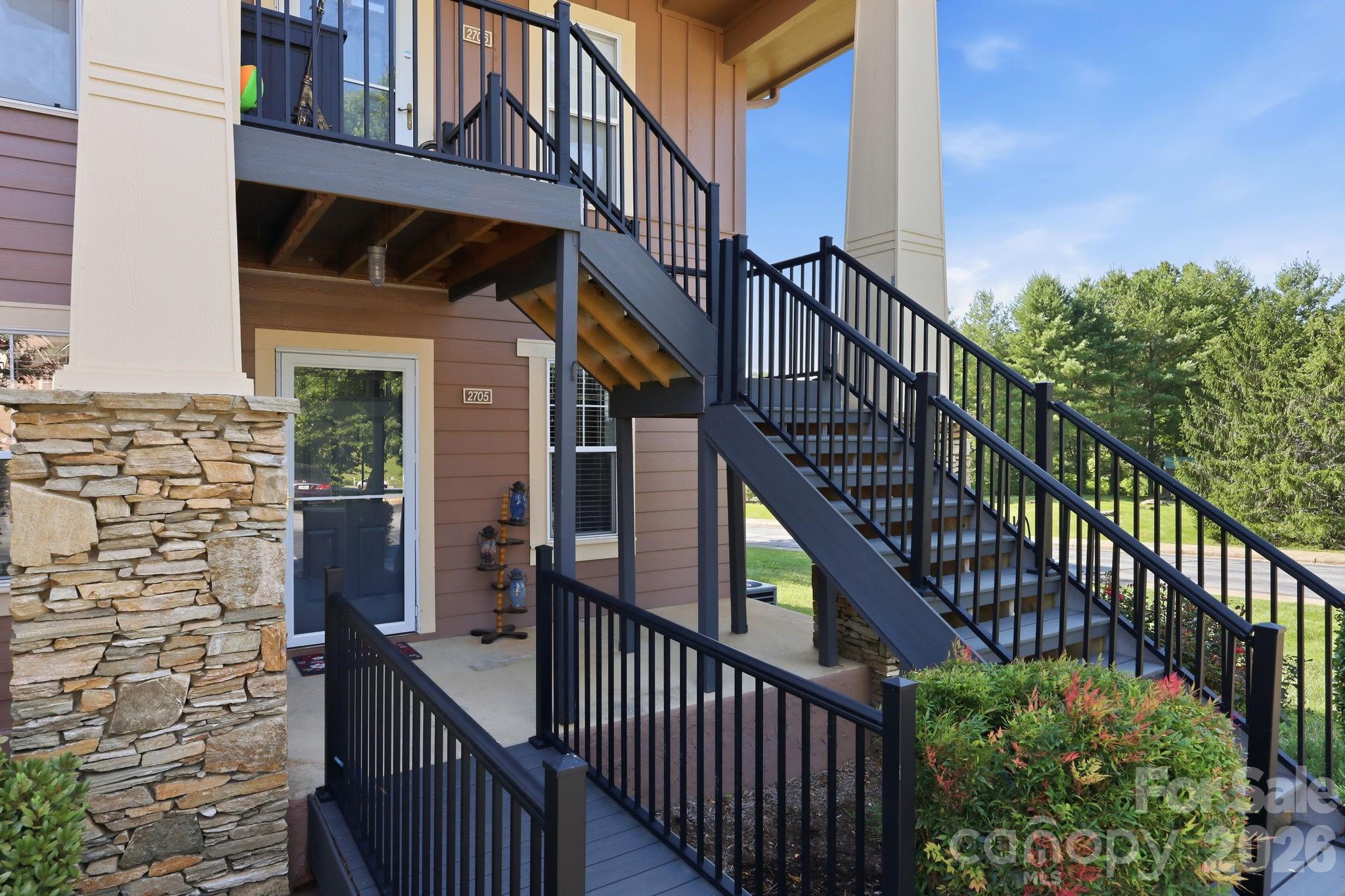 2705 Deermouse Way — Hendersonville