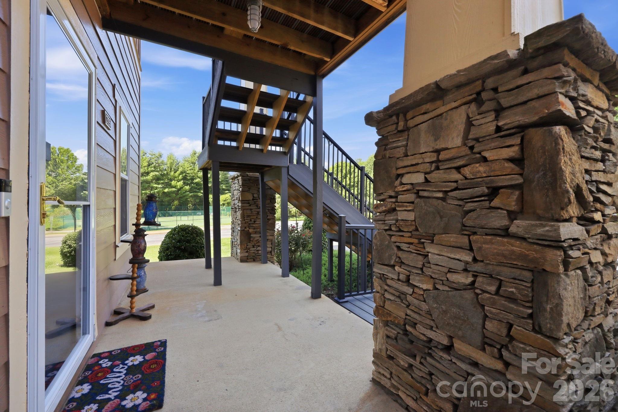 2705 Deermouse Way — Hendersonville