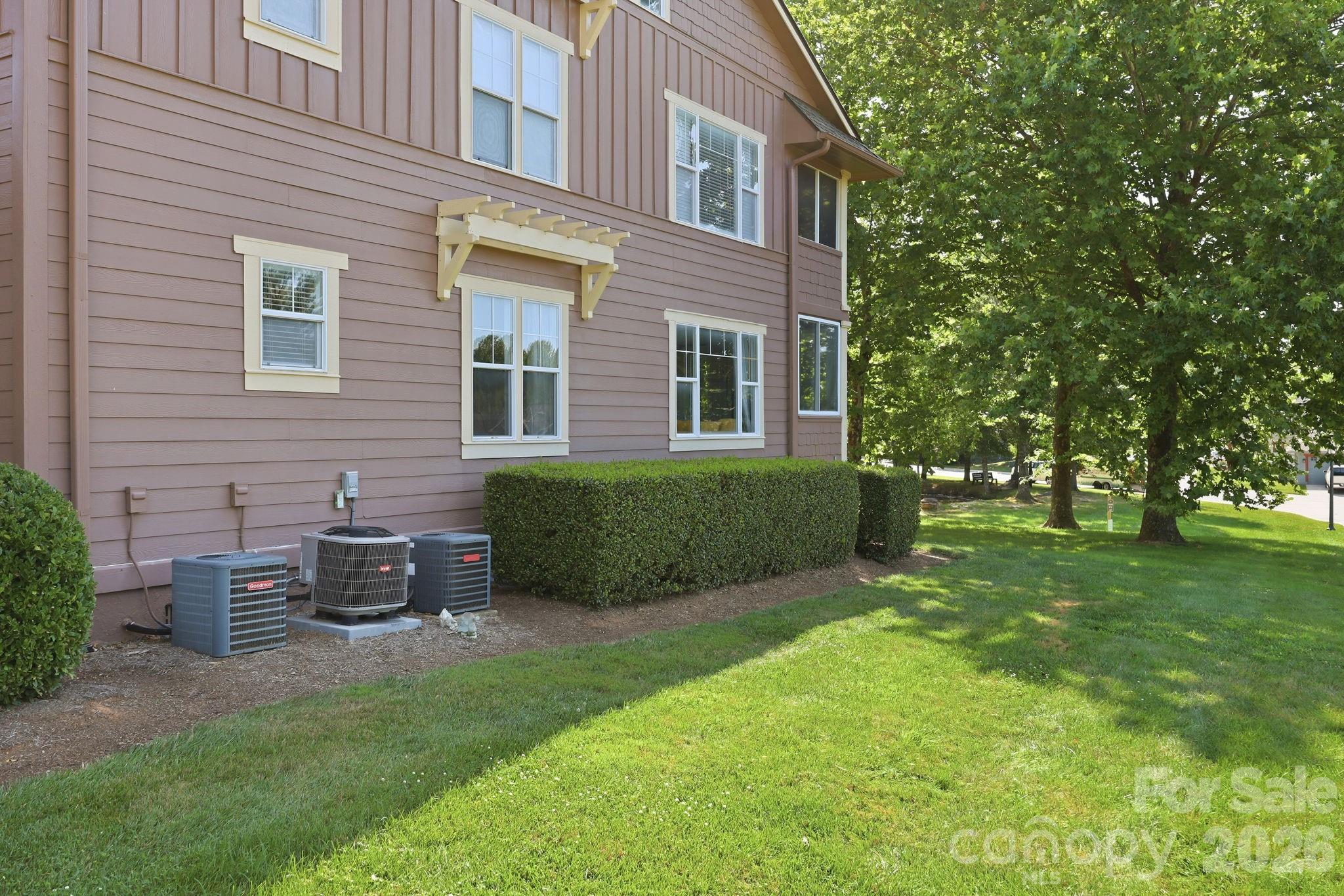 2705 Deermouse Way — Hendersonville